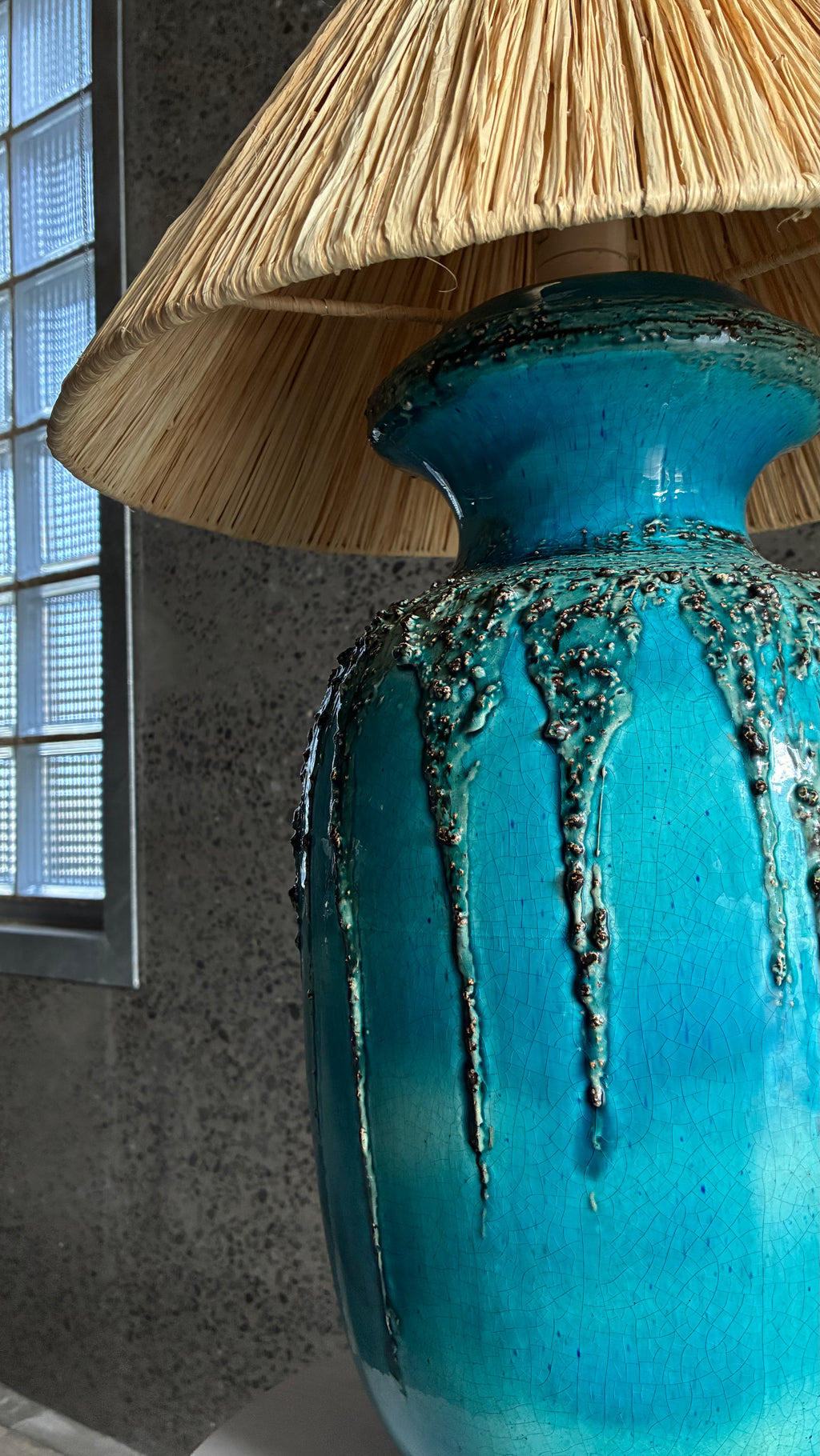 FAT LAVA CERAMIC TABLE LAMP
