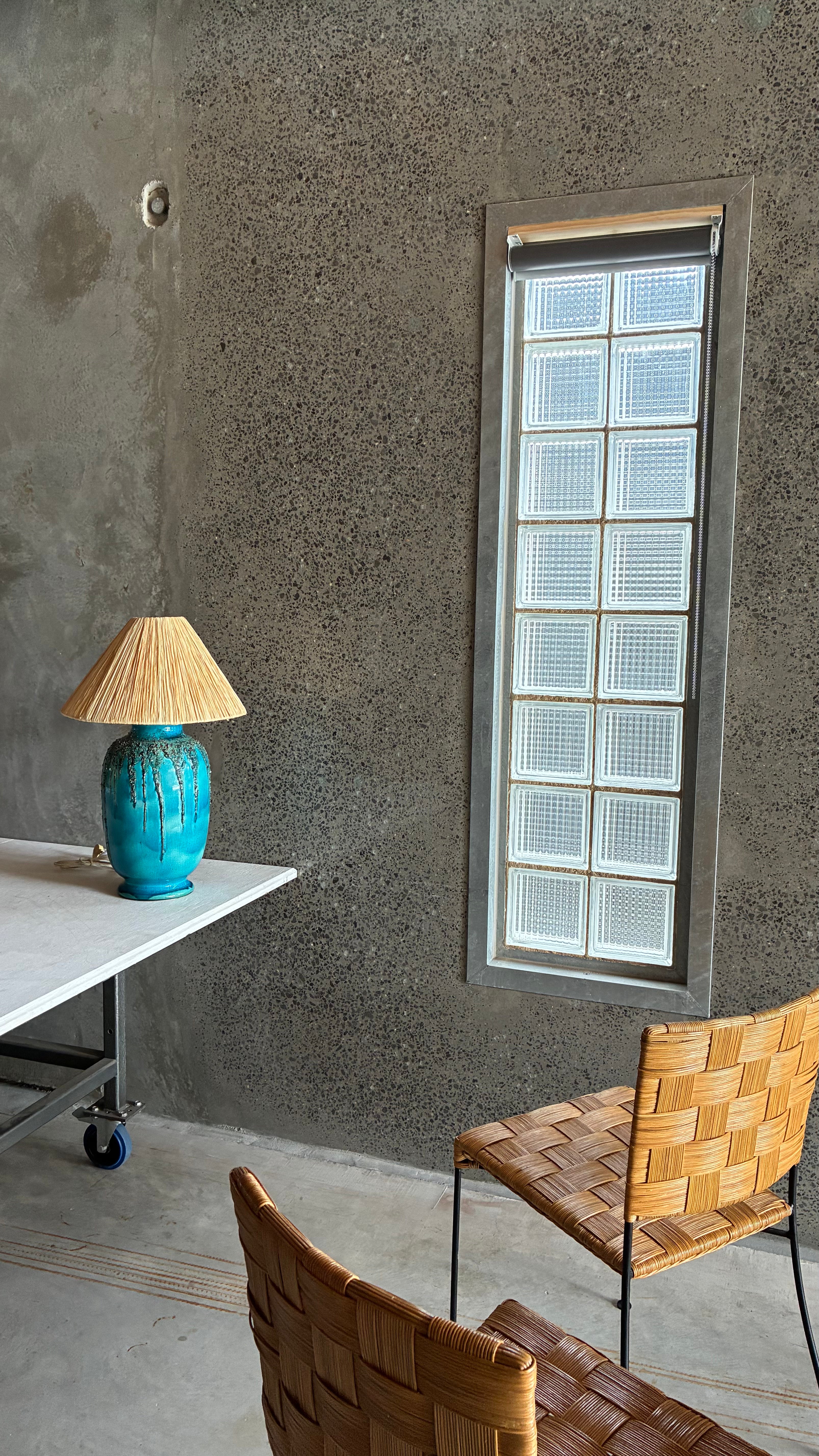 FAT LAVA CERAMIC TABLE LAMP