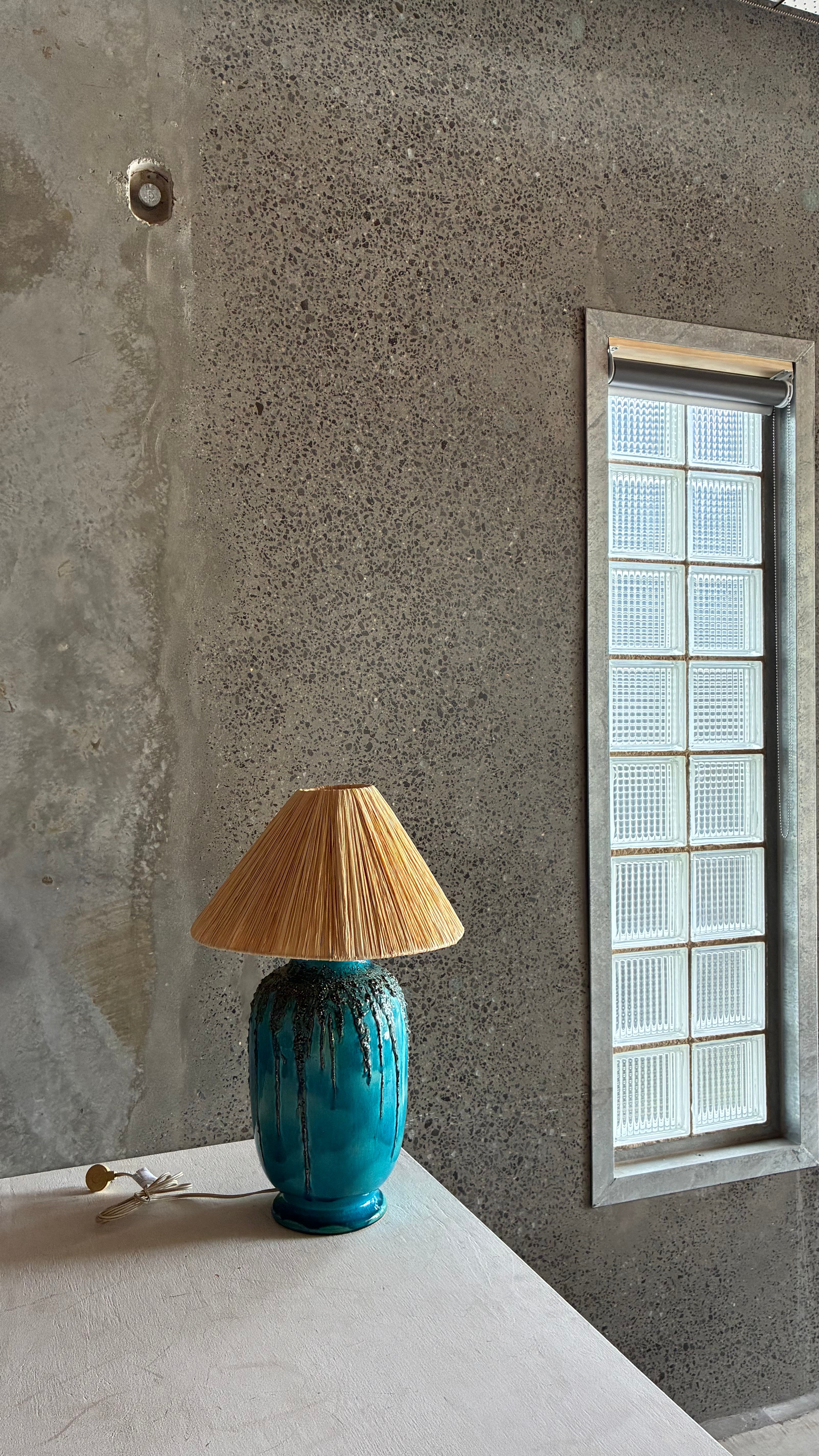 FAT LAVA CERAMIC TABLE LAMP