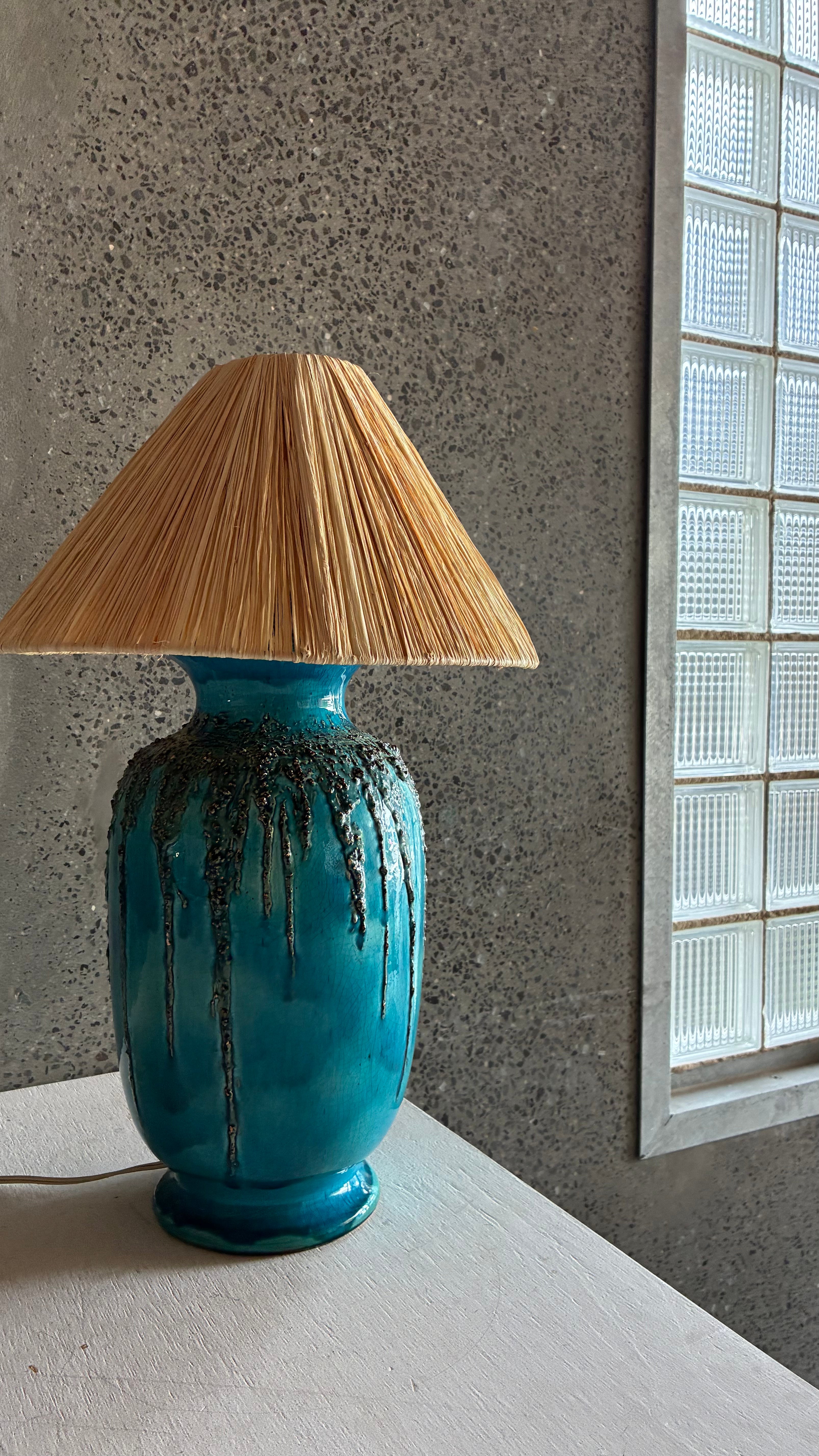 FAT LAVA CERAMIC TABLE LAMP