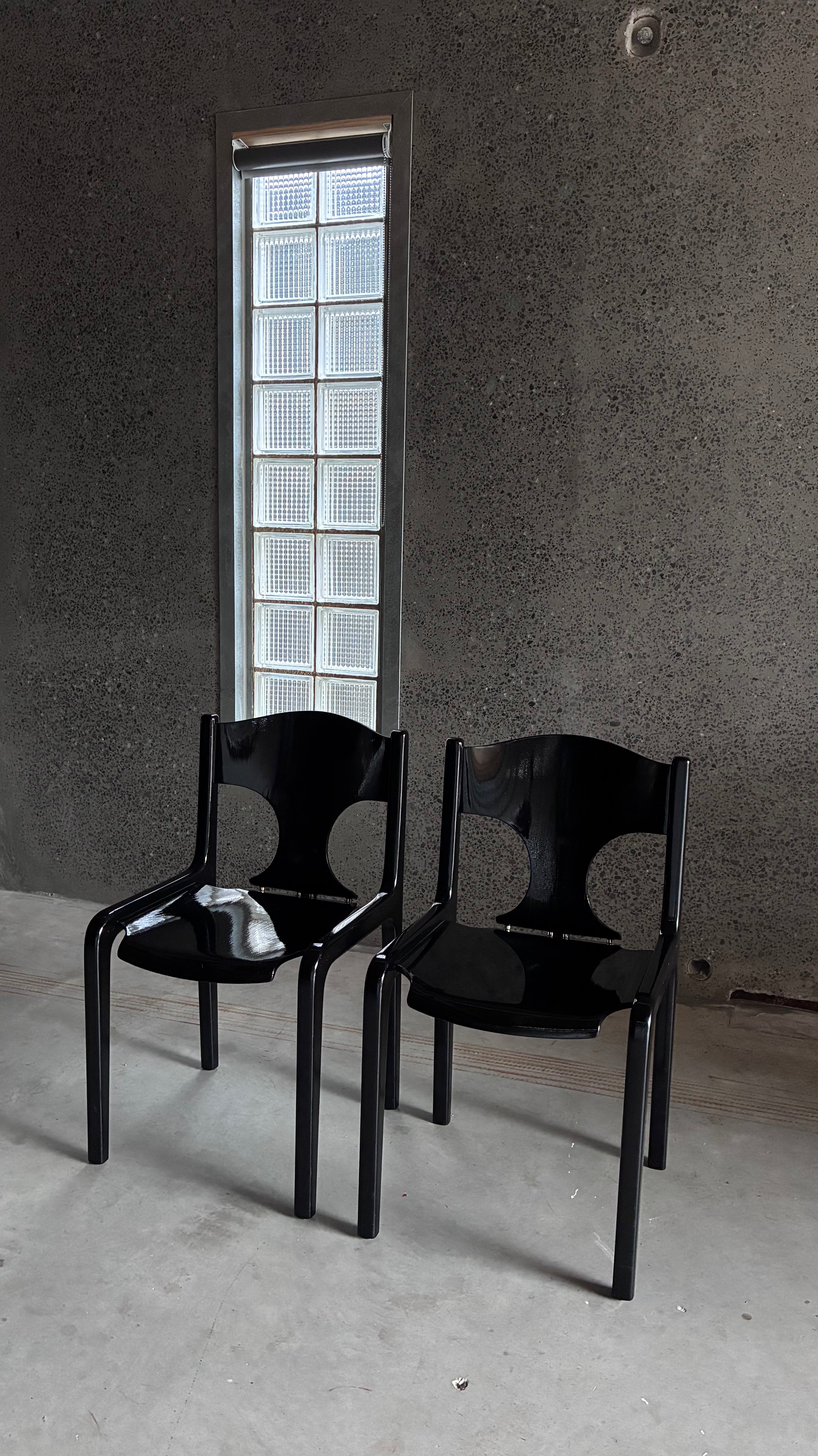 BLACK LACQUERED CHAIRS BY AUGUSTO SAVINI FOR POZZI (PAIR)