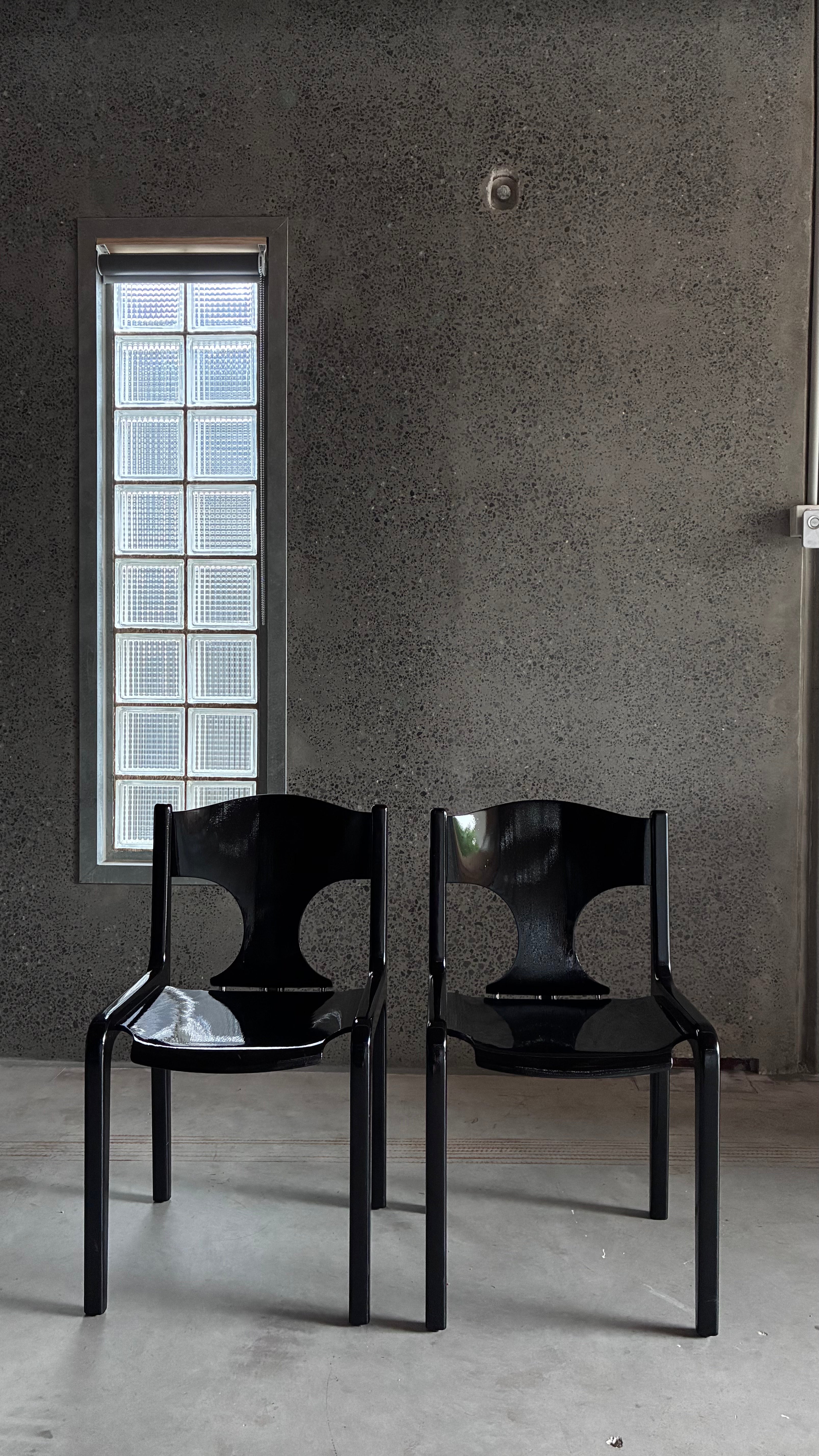 BLACK LACQUERED CHAIRS BY AUGUSTO SAVINI FOR POZZI (PAIR)