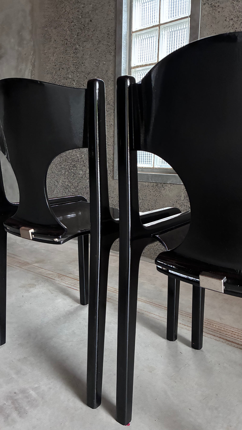 BLACK LACQUERED CHAIRS BY AUGUSTO SAVINI FOR POZZI (PAIR)