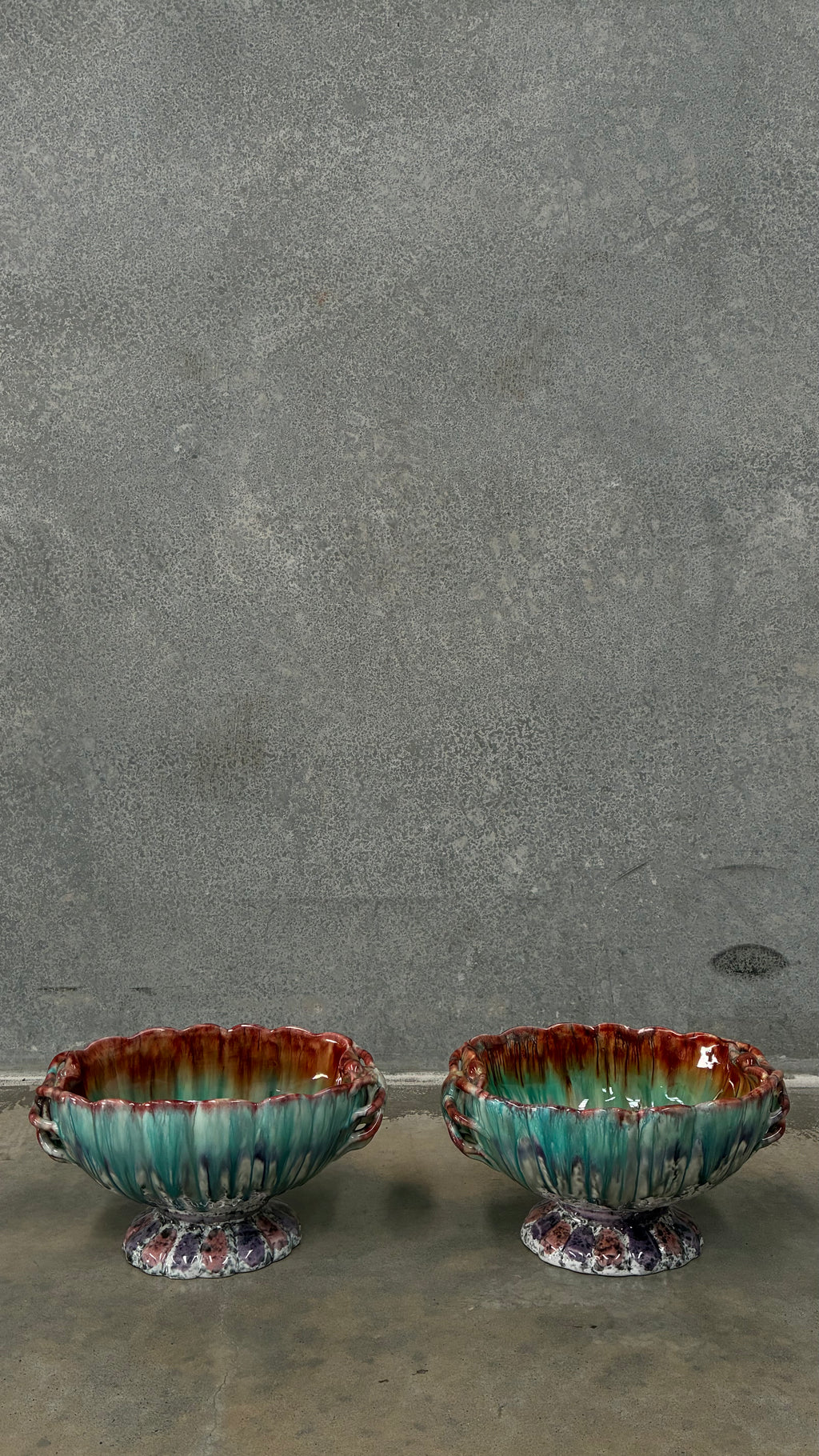 Pair of Italian Fratelli Fanciullacci Majolica Pedestal Bowls 1970s