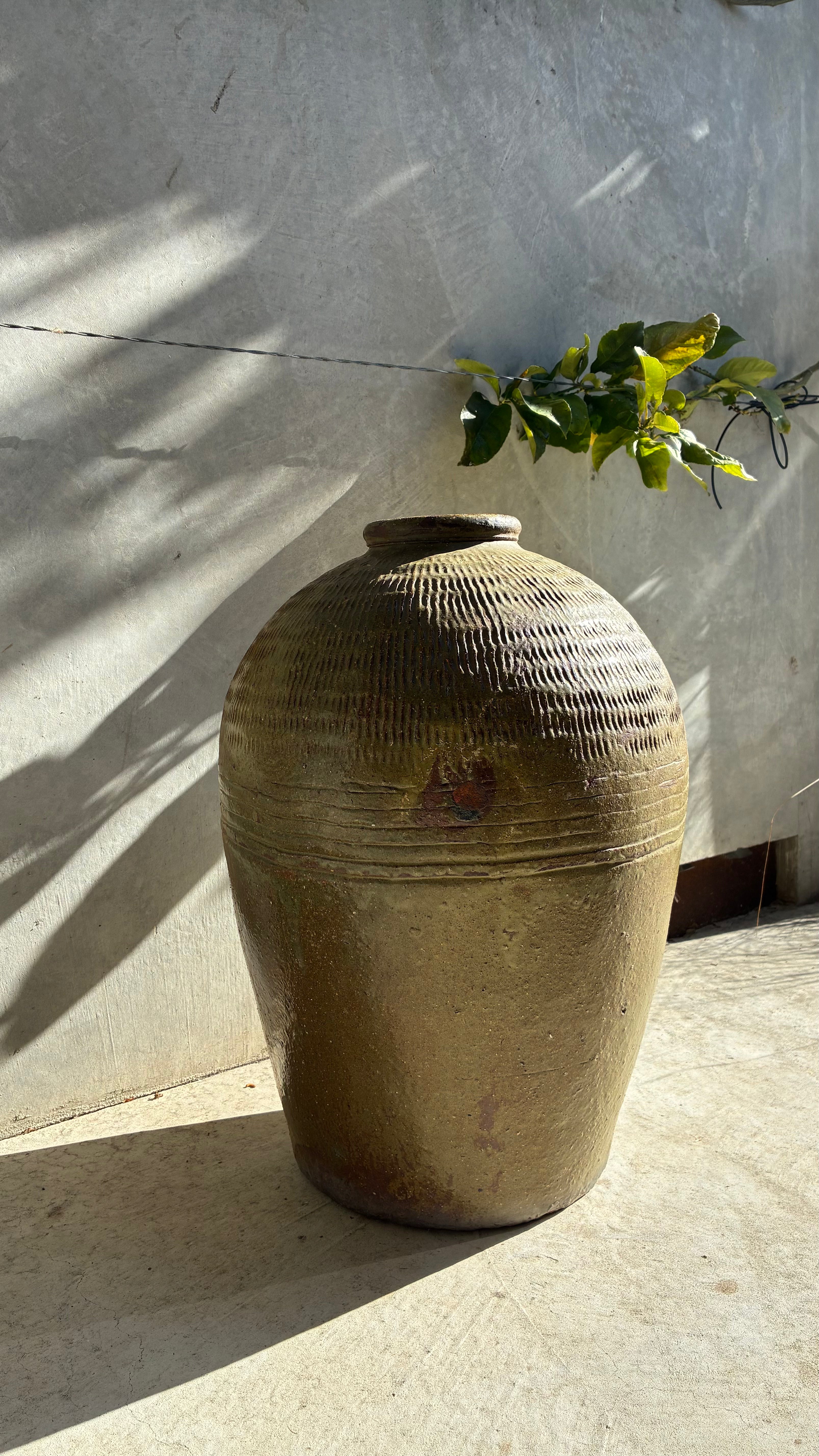 VIETNAMESE GLAZED STONEWARE POT