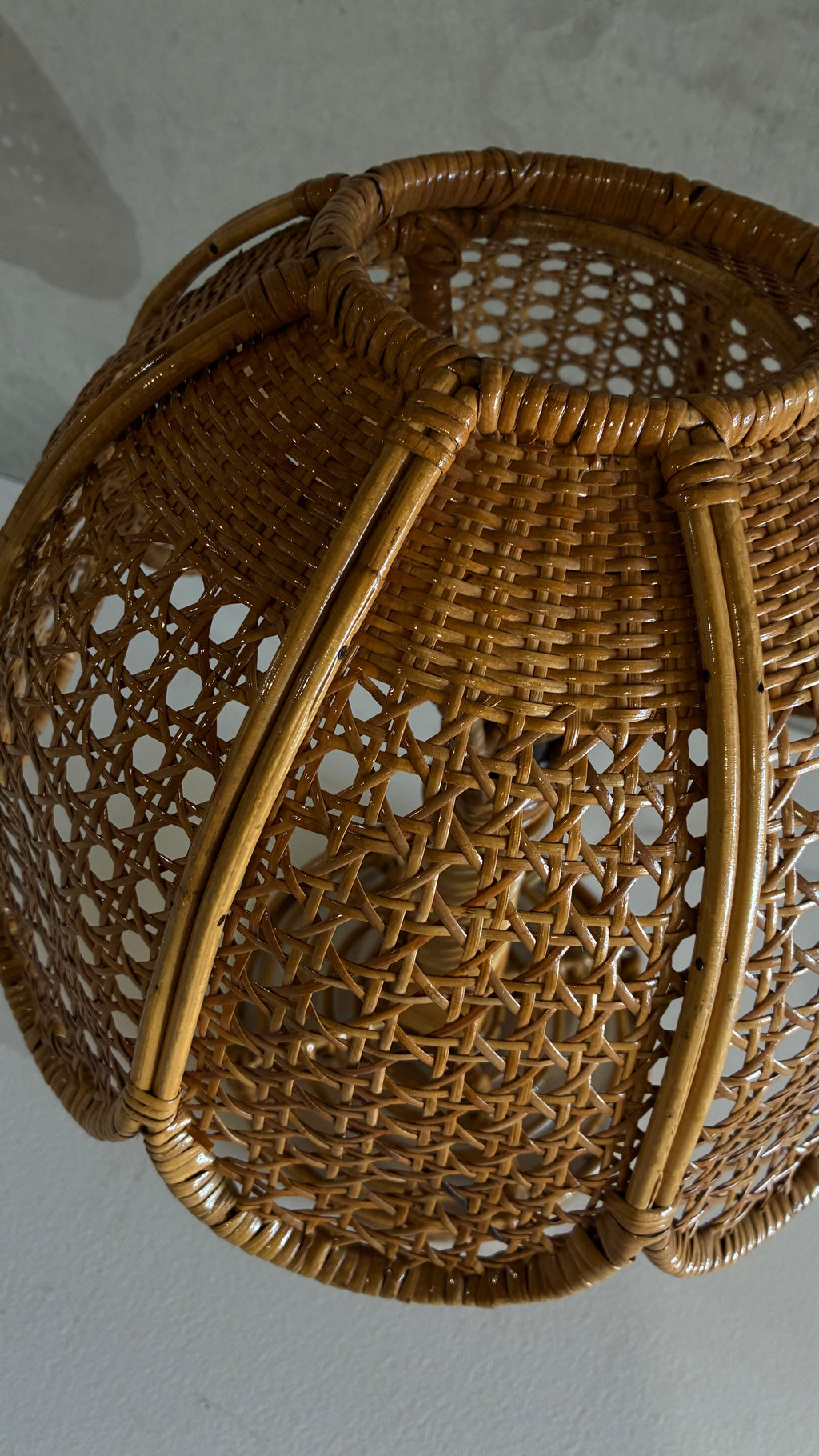 MID CENTURY BAMBOO AND RATTAN TABLE LAMP