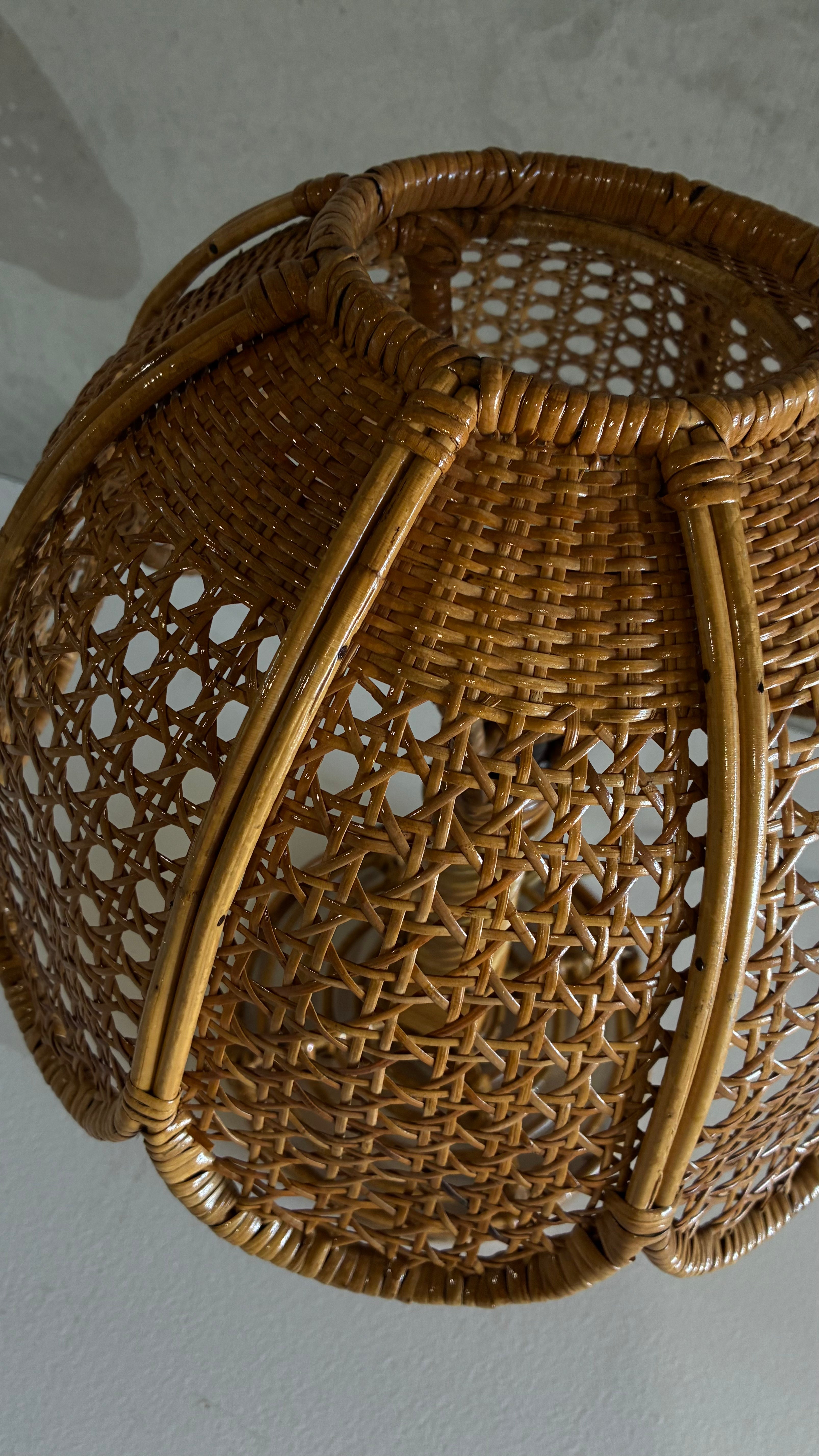 MID CENTURY BAMBOO AND RATTAN TABLE LAMP