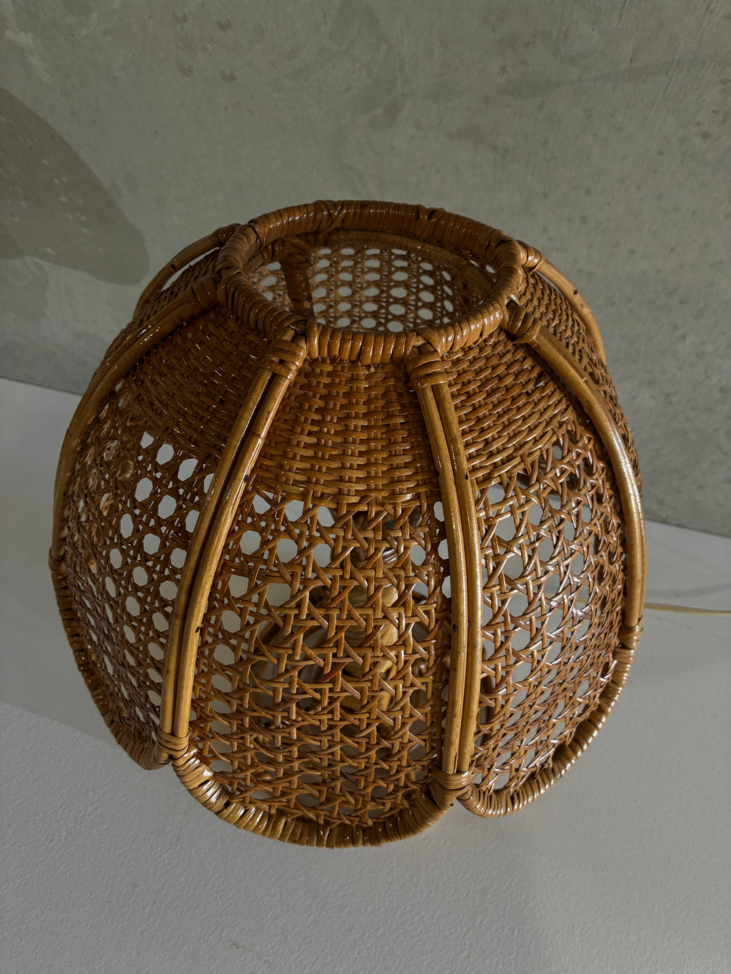 MID CENTURY BAMBOO AND RATTAN TABLE LAMP