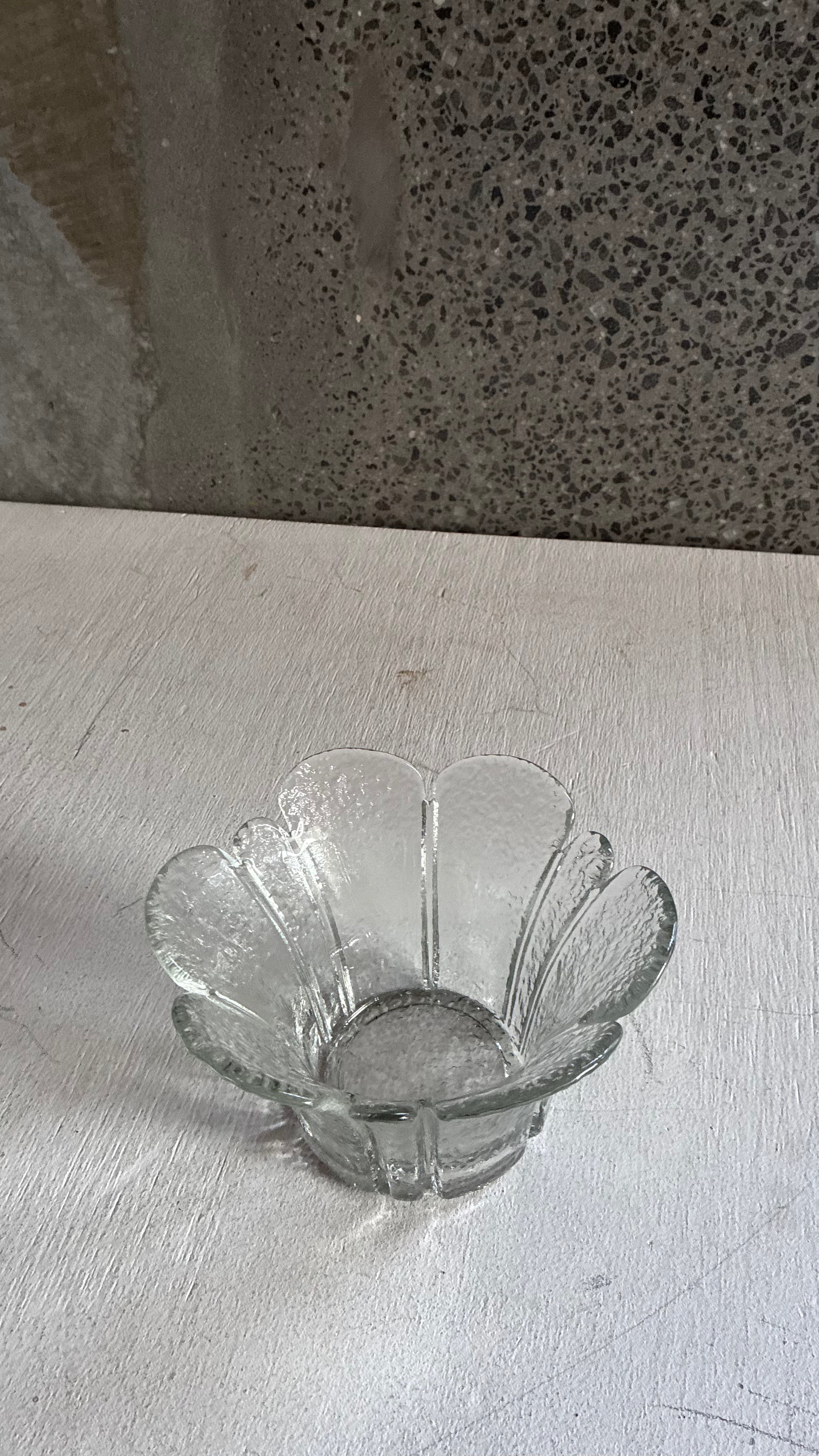 MID CENTURY SCANDINAVIAN ART GLASS BOWL