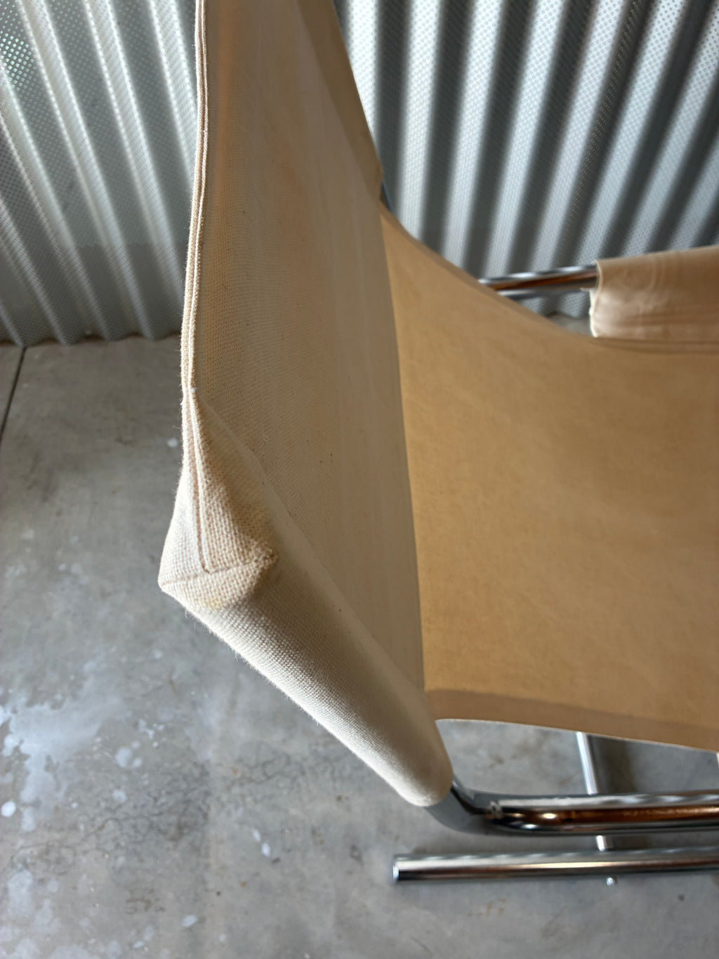 BAUHAUS-STYLE CANTILEVER CHAIR