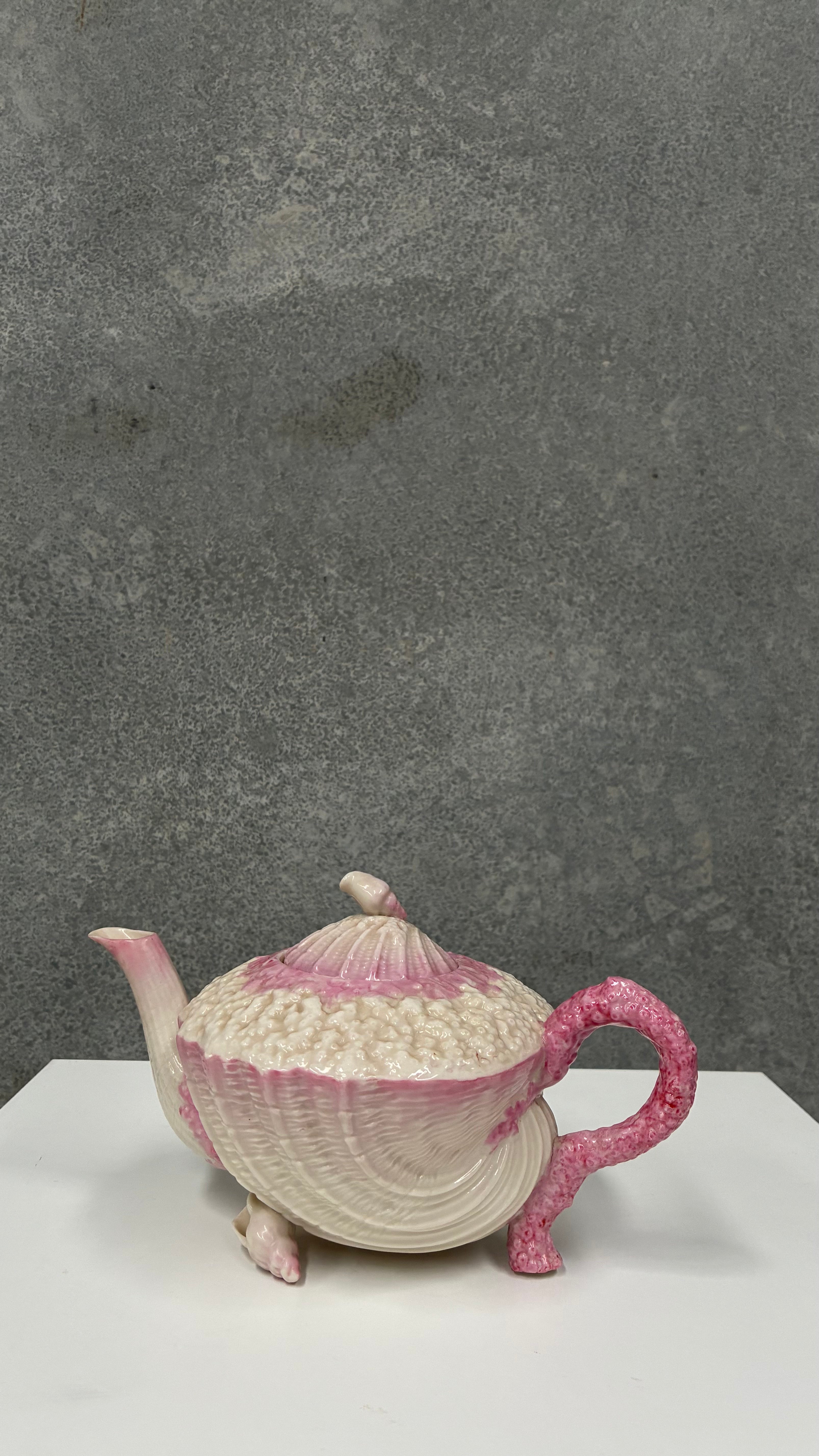 Shell Form Majolica Teapot by Keller & Guérin, Lunéville France 1910