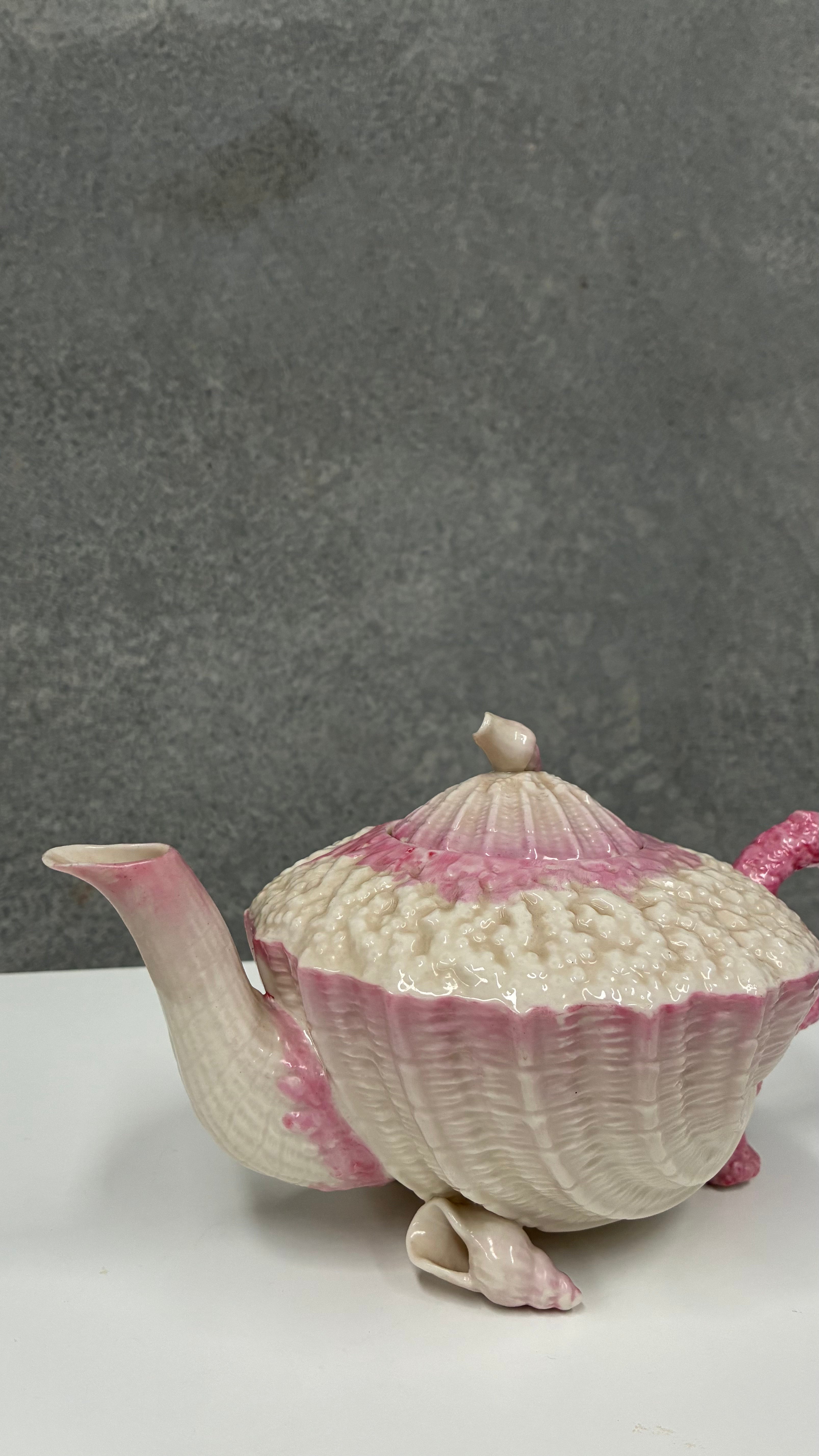 Shell Form Majolica Teapot by Keller & Guérin, Lunéville France 1910