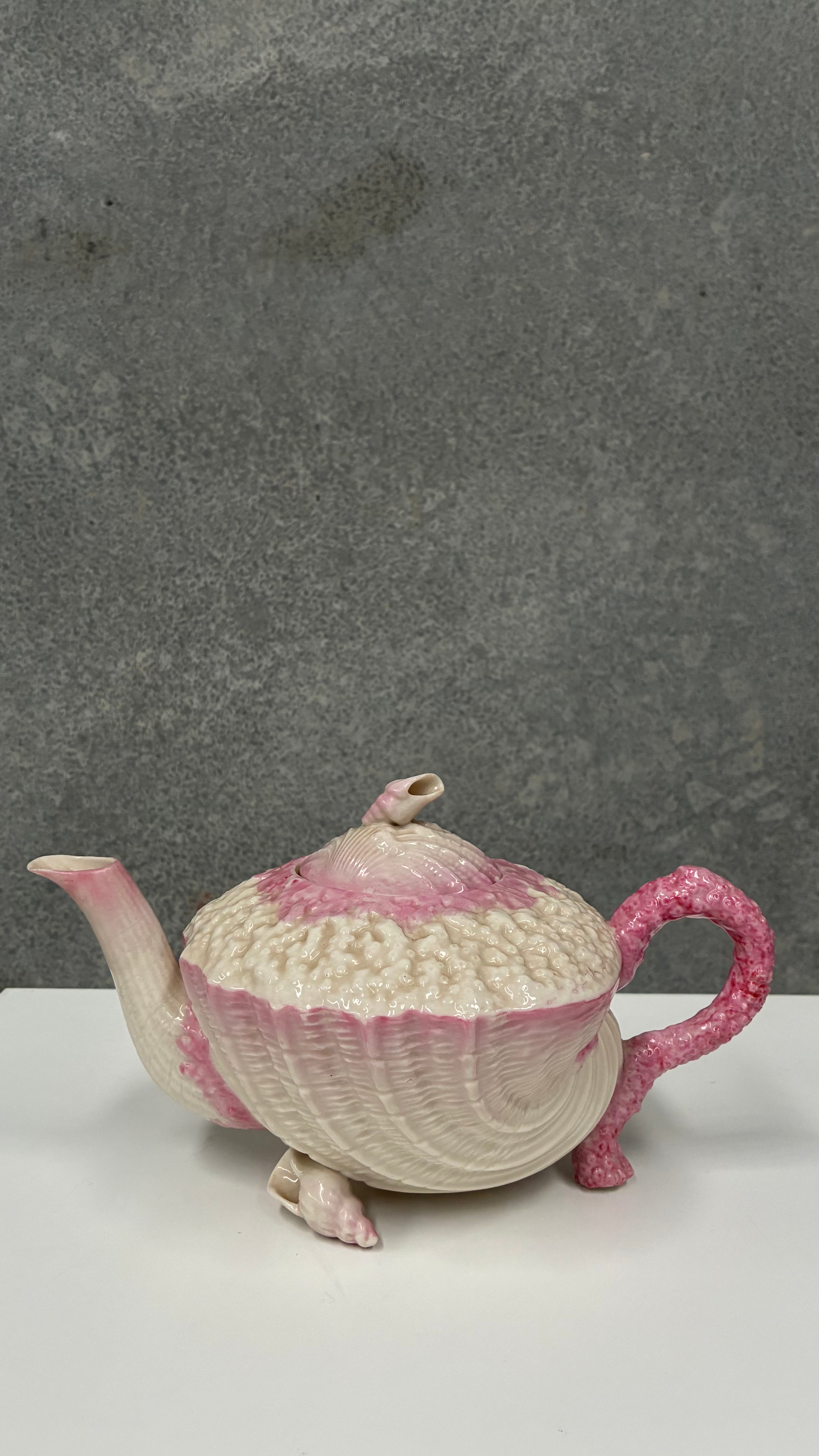 Shell Form Majolica Teapot by Keller & Guérin, Lunéville France 1910