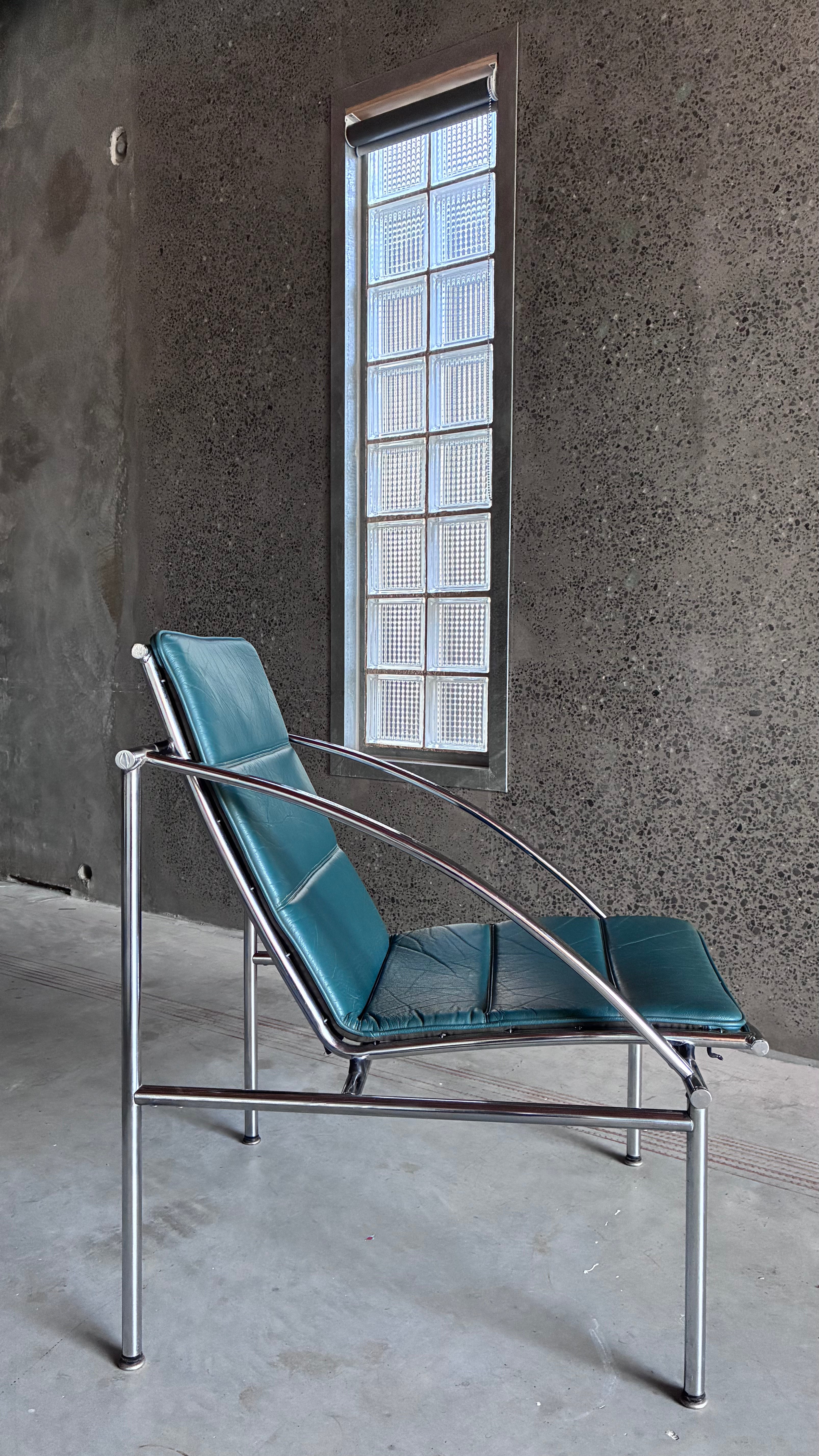 CHROME AND LEATHER LOUNGE CHAIR 1970s
