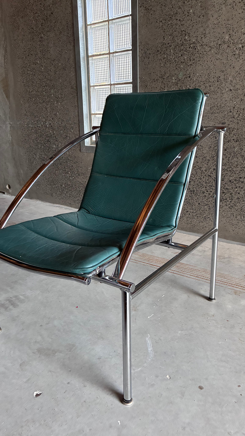 CHROME AND LEATHER LOUNGE CHAIR 1970s