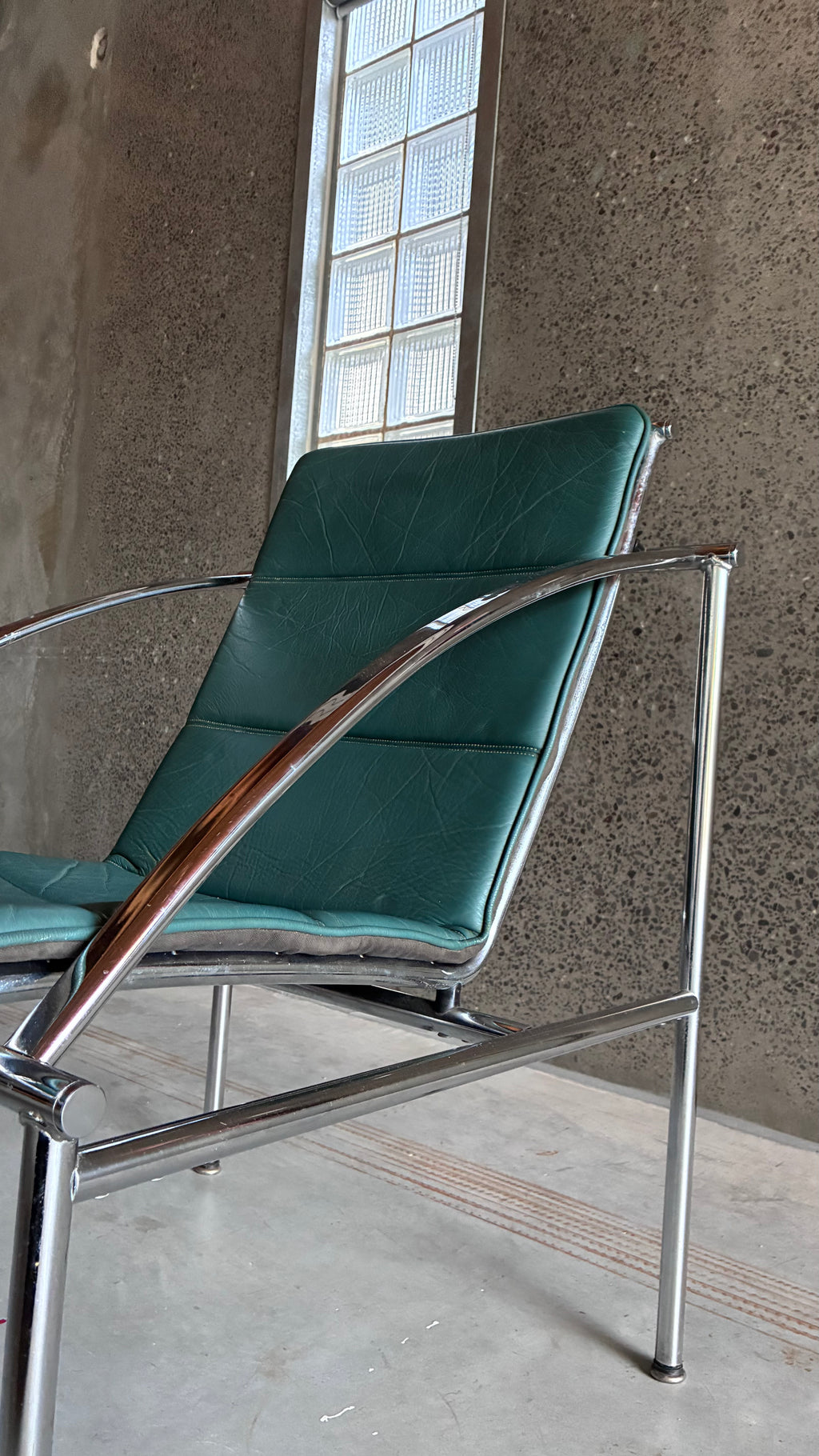 CHROME AND LEATHER LOUNGE CHAIR 1970s