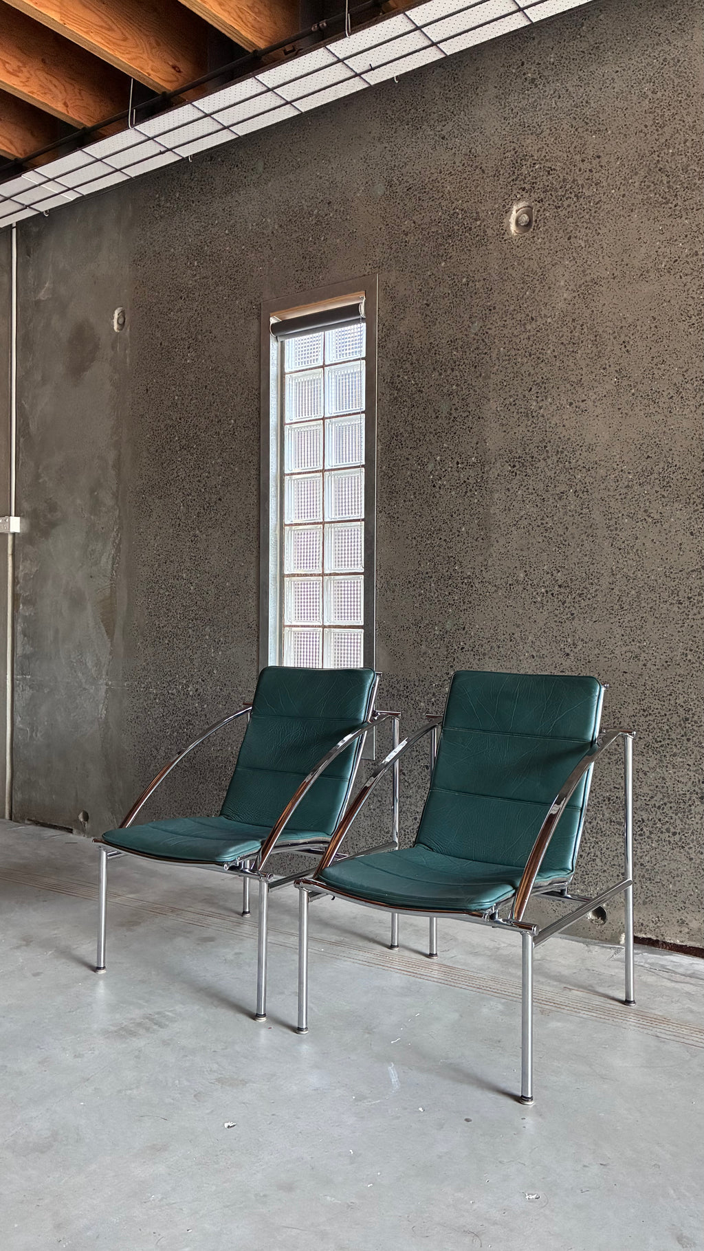 CHROME AND LEATHER LOUNGE CHAIR 1970s