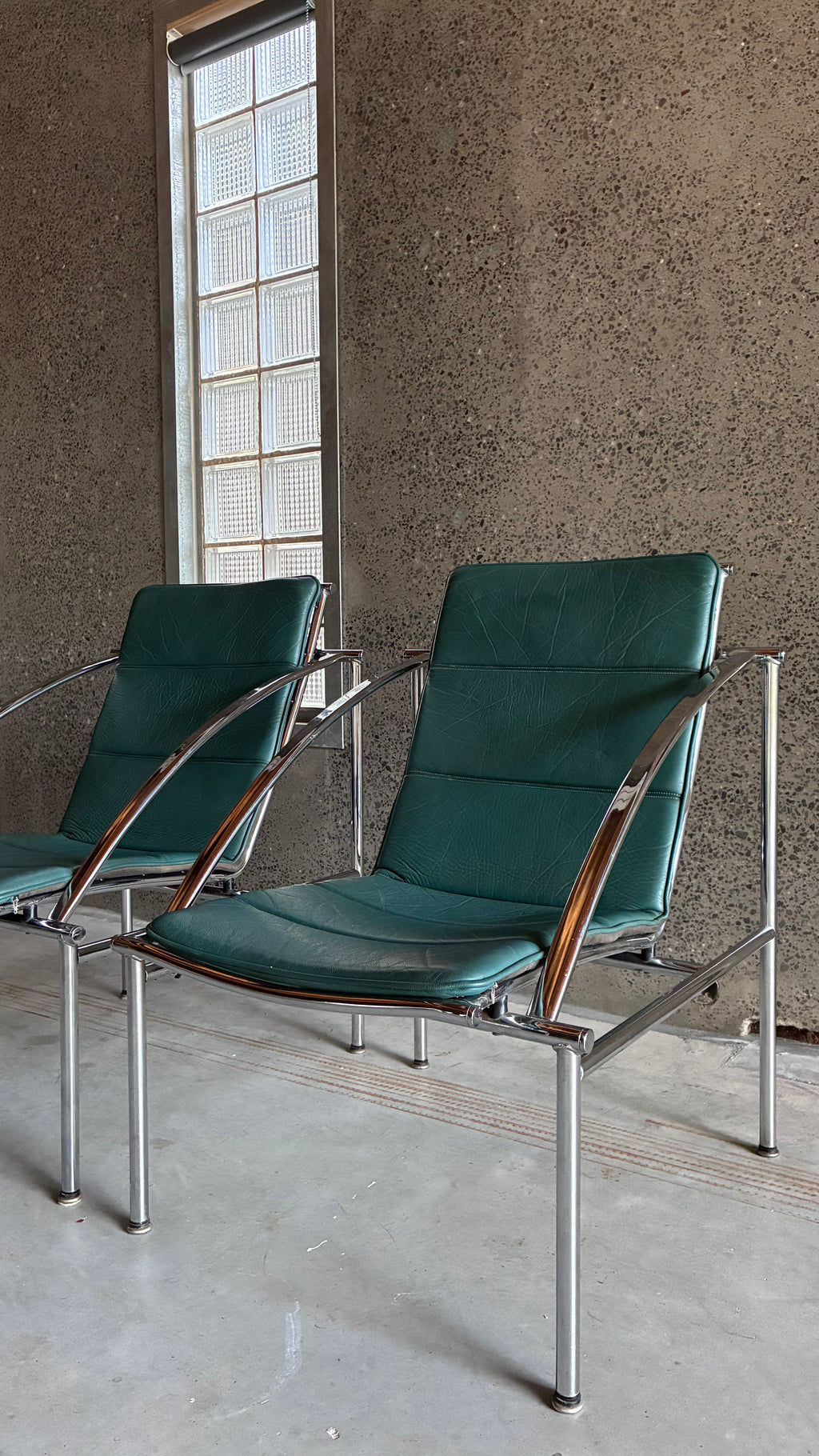 CHROME AND LEATHER LOUNGE CHAIR 1970s