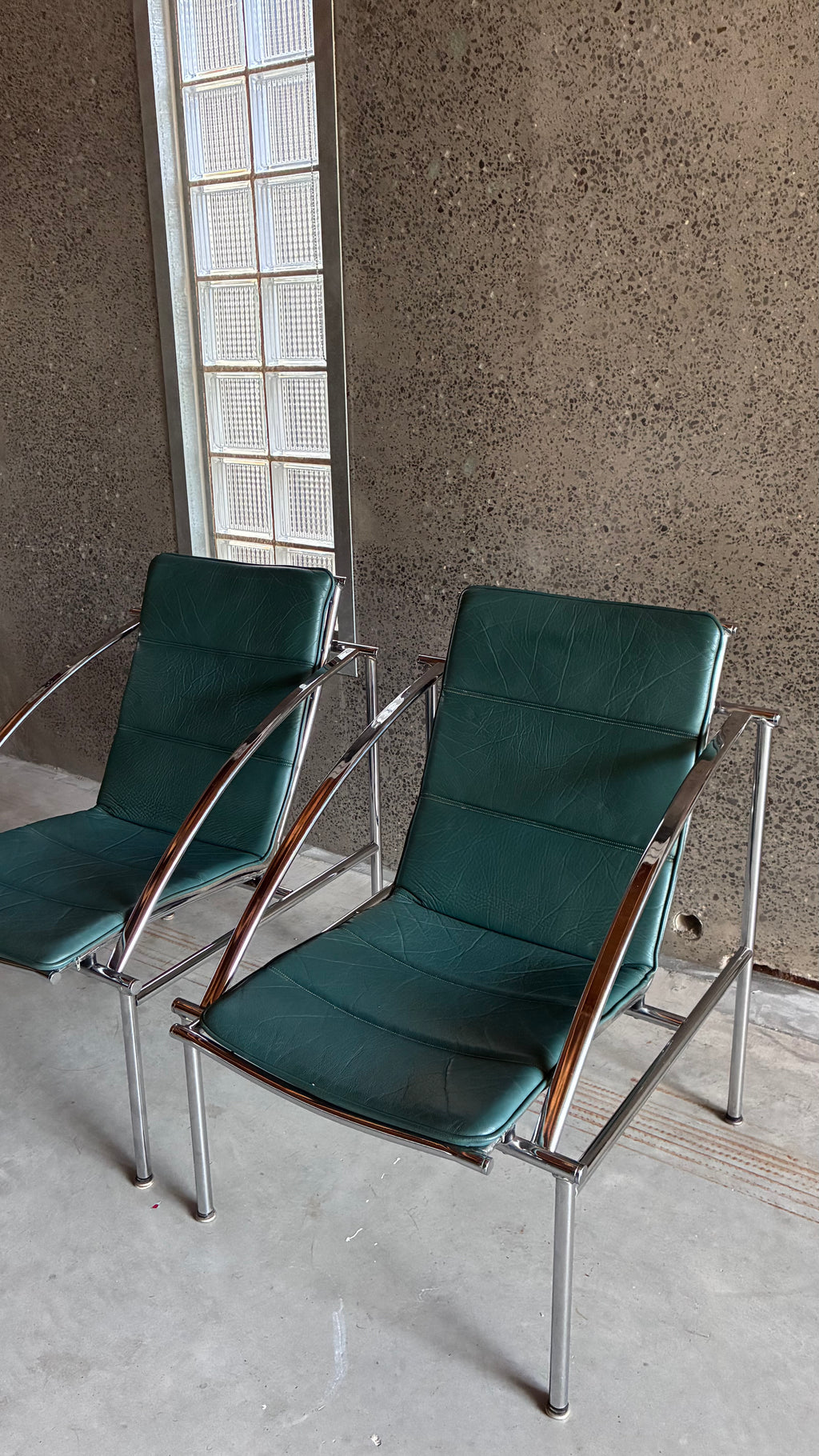 CHROME AND LEATHER LOUNGE CHAIR 1970s