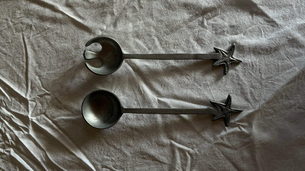 CAST ALUMINIUM SERVING SET STAR DETAIL