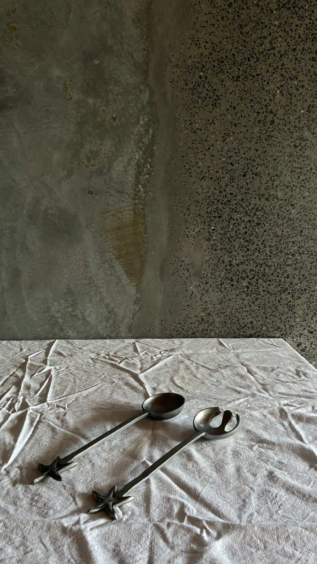 CAST ALUMINIUM SERVING SET STAR DETAIL