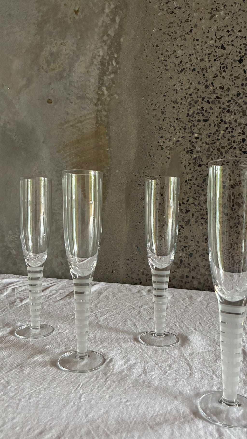 BODA NOVA CHAMPAGNE FLUTES (SET OF 5)