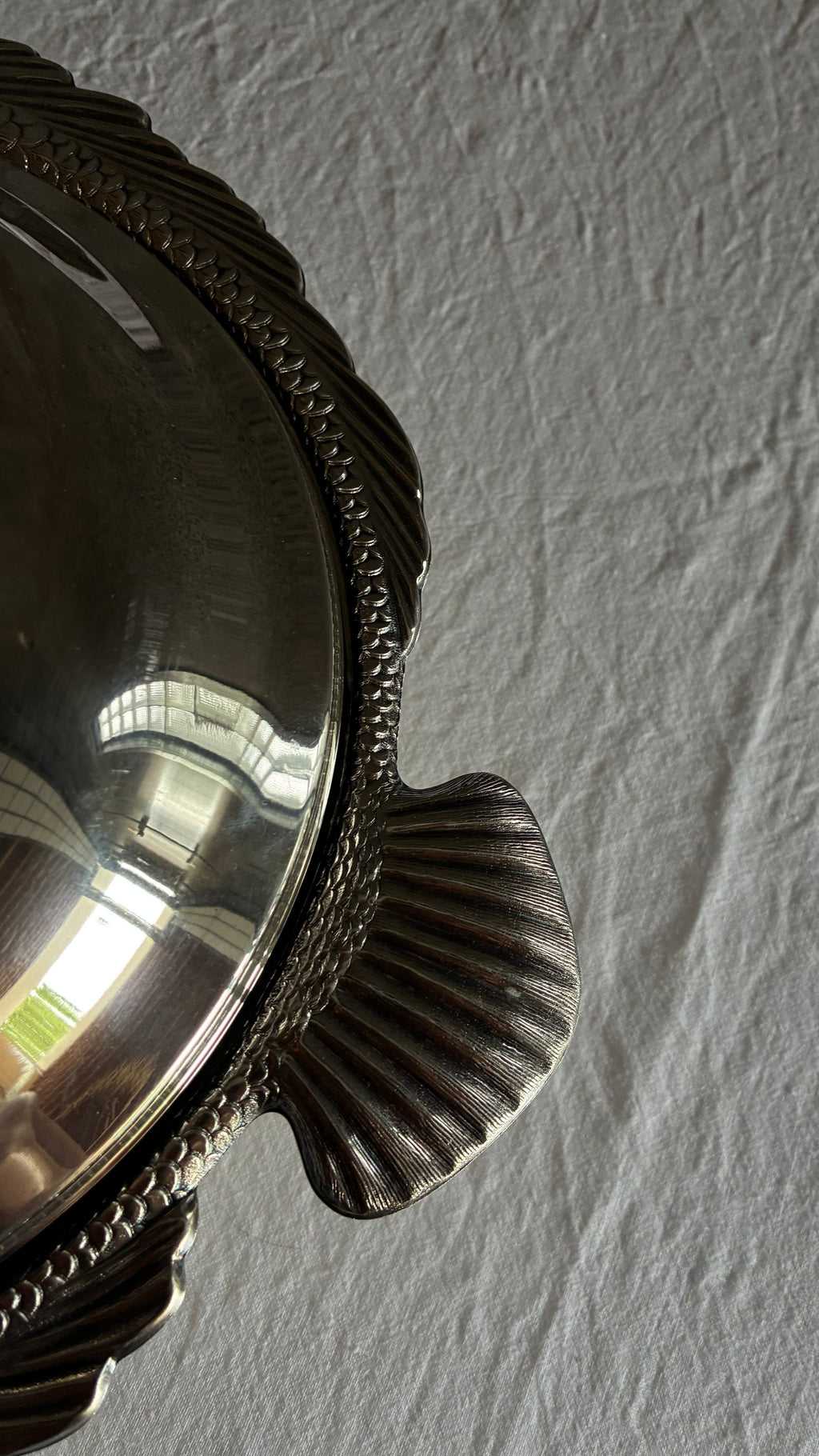 VINERS SILVER-PLATED FISH TUREEN WITH GLASS LINER