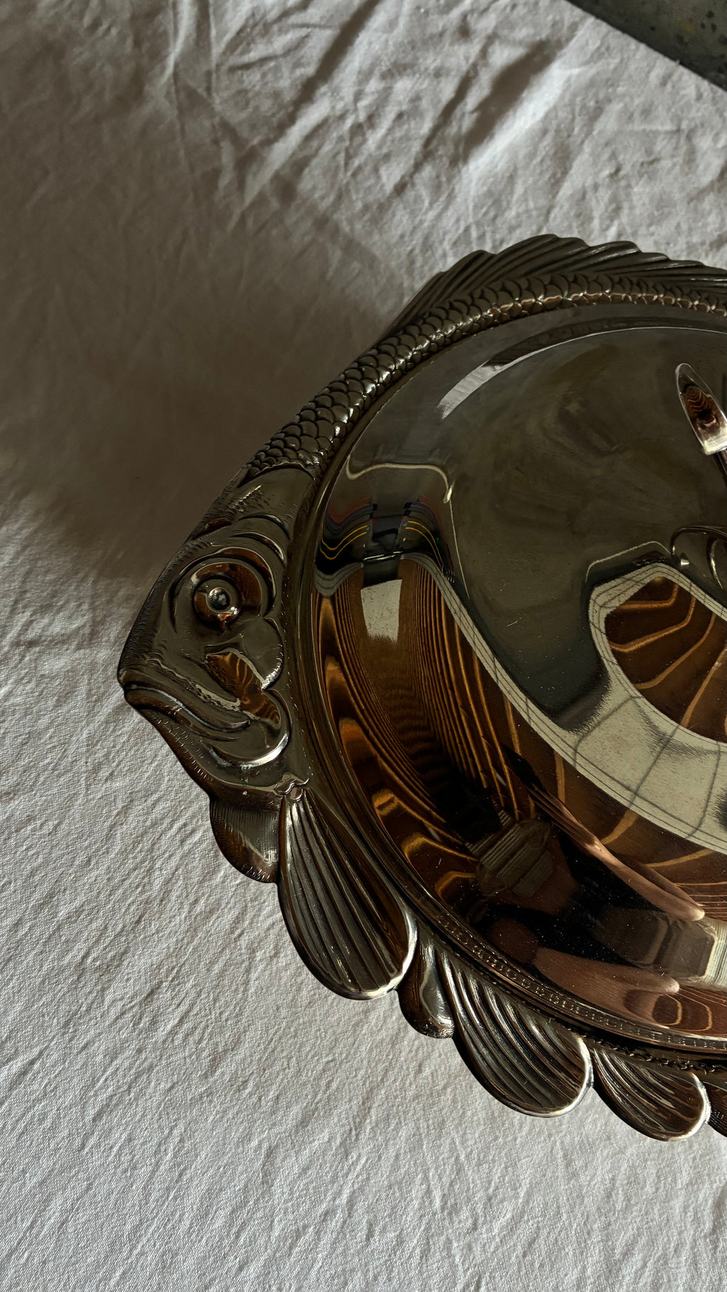 VINERS SILVER-PLATED FISH TUREEN WITH GLASS LINER