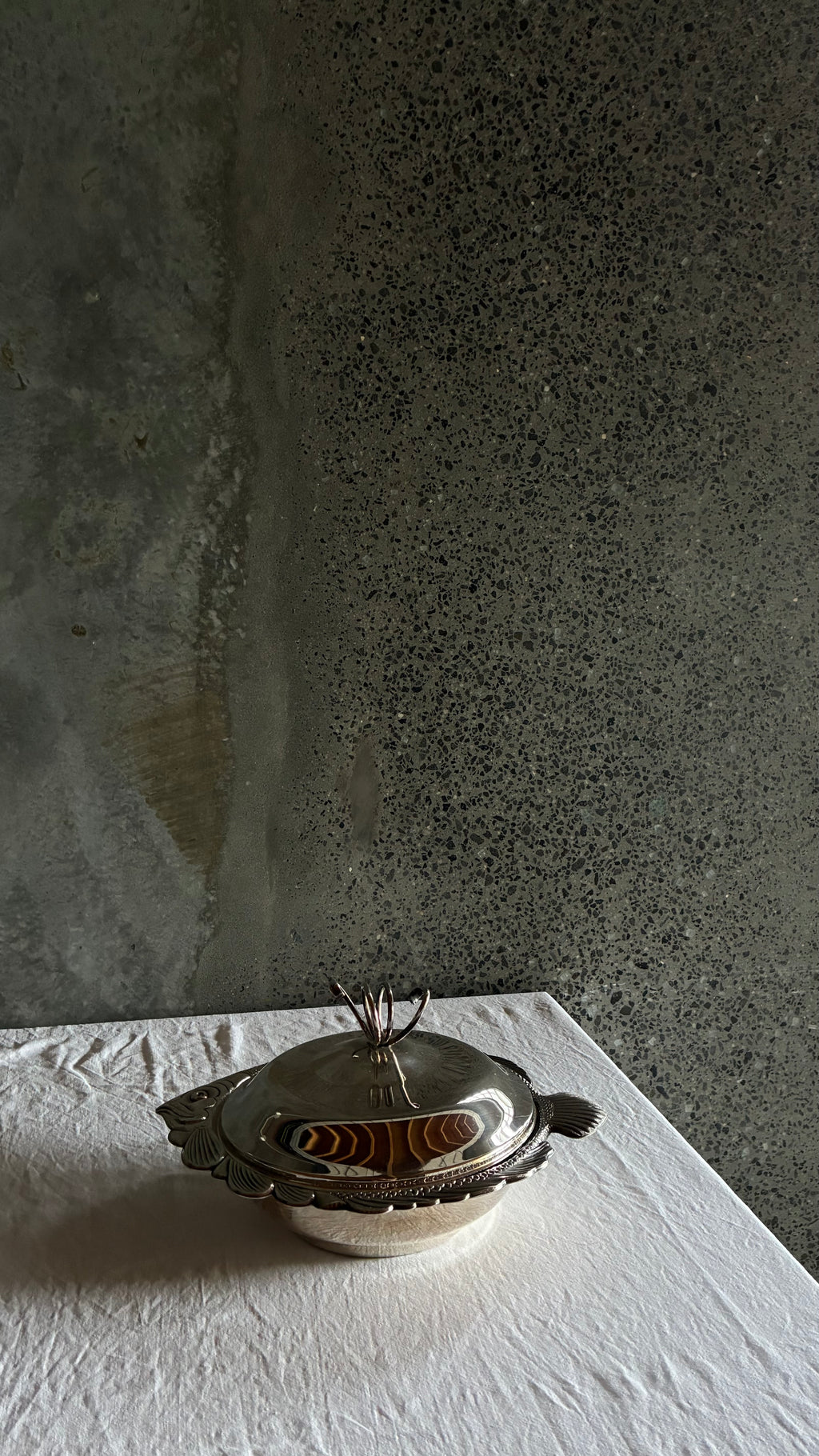VINERS SILVER-PLATED FISH TUREEN WITH GLASS LINER