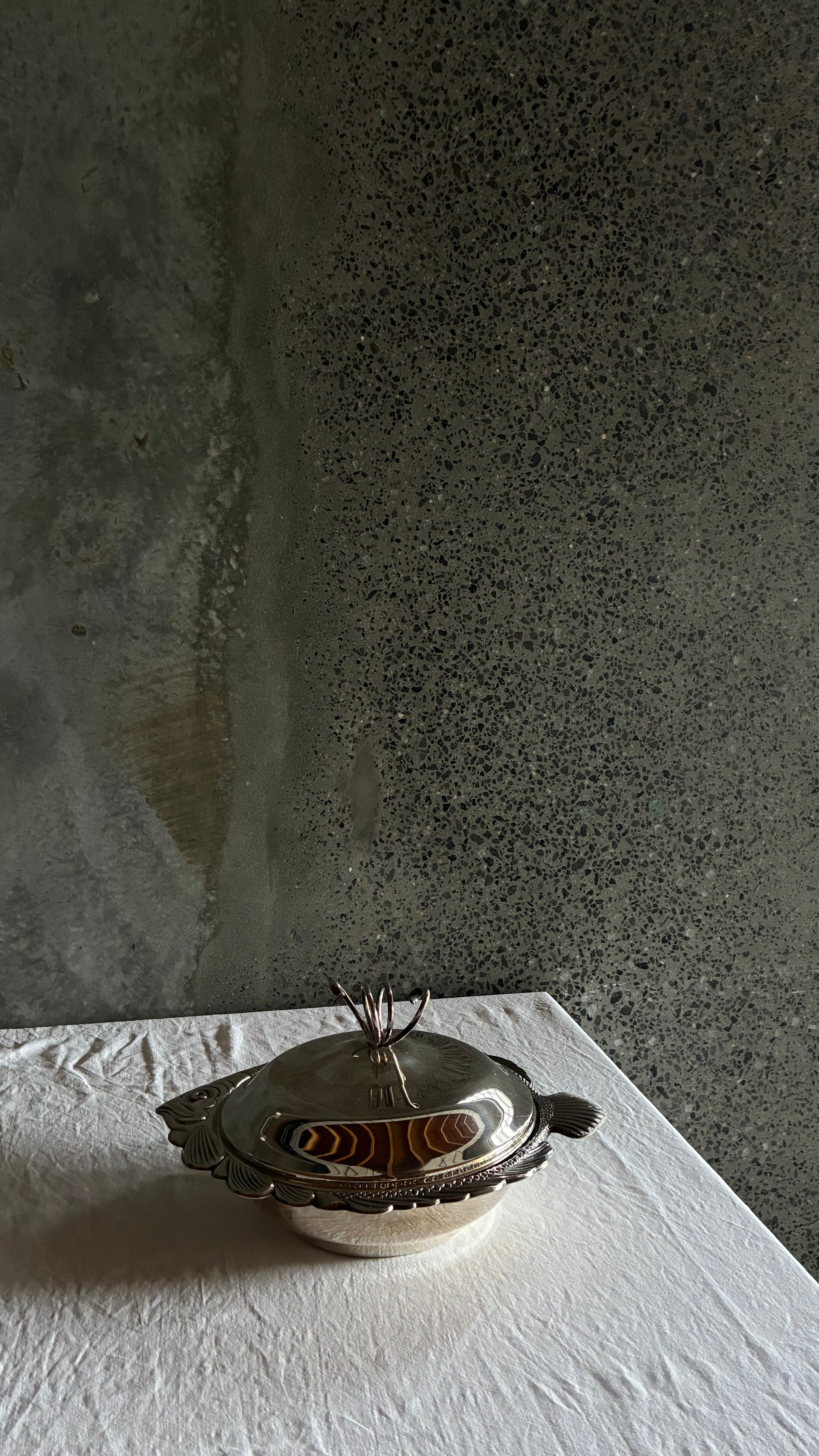 VINERS SILVER-PLATED FISH TUREEN WITH GLASS LINER