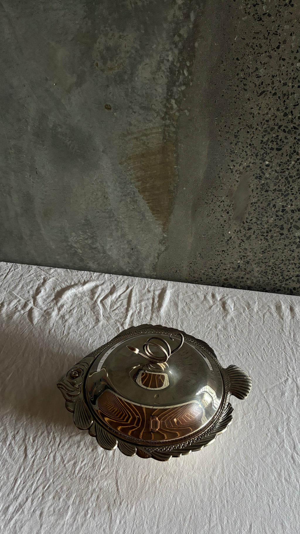 VINERS SILVER-PLATED FISH TUREEN WITH GLASS LINER