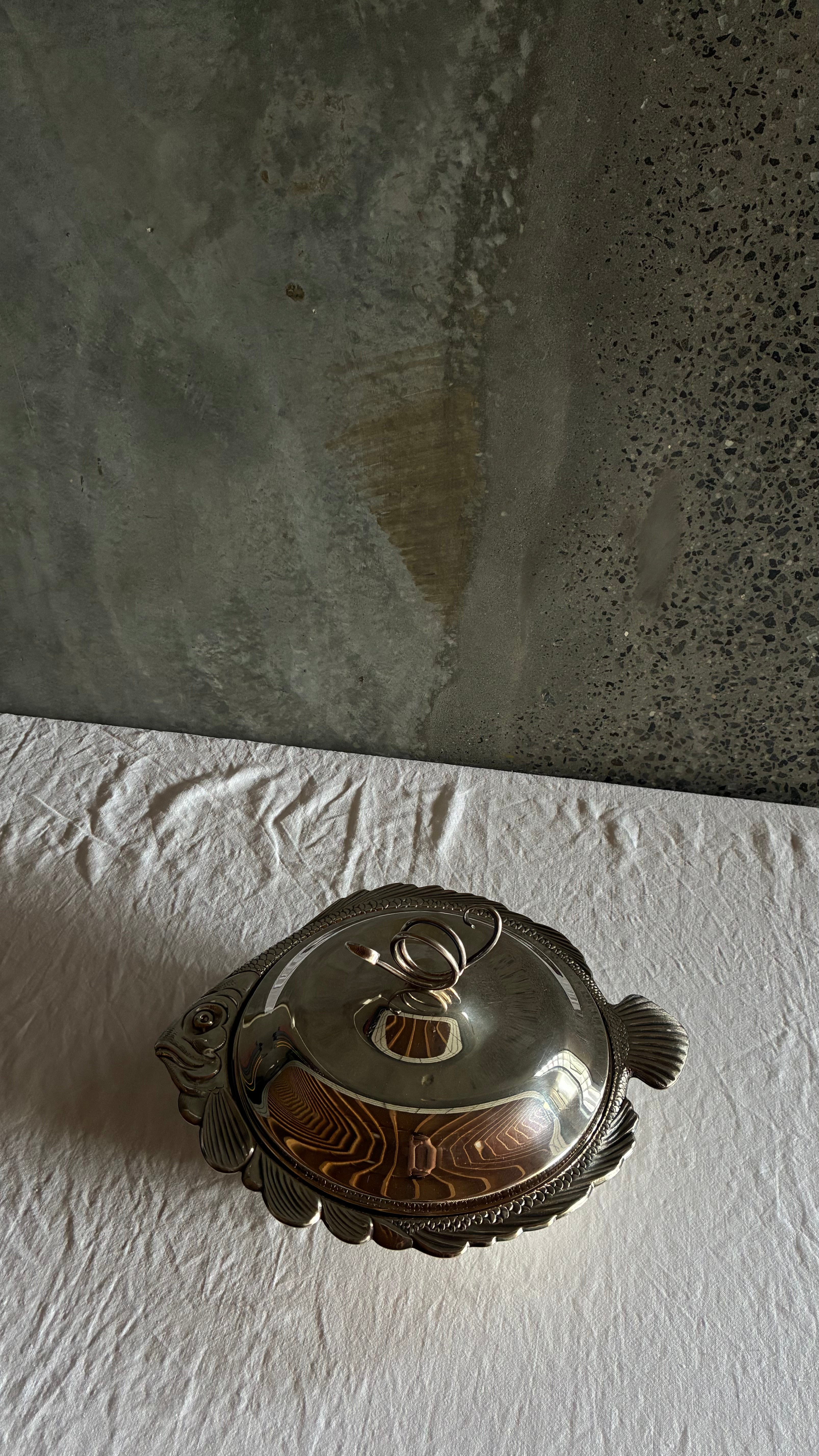 VINERS SILVER-PLATED FISH TUREEN WITH GLASS LINER