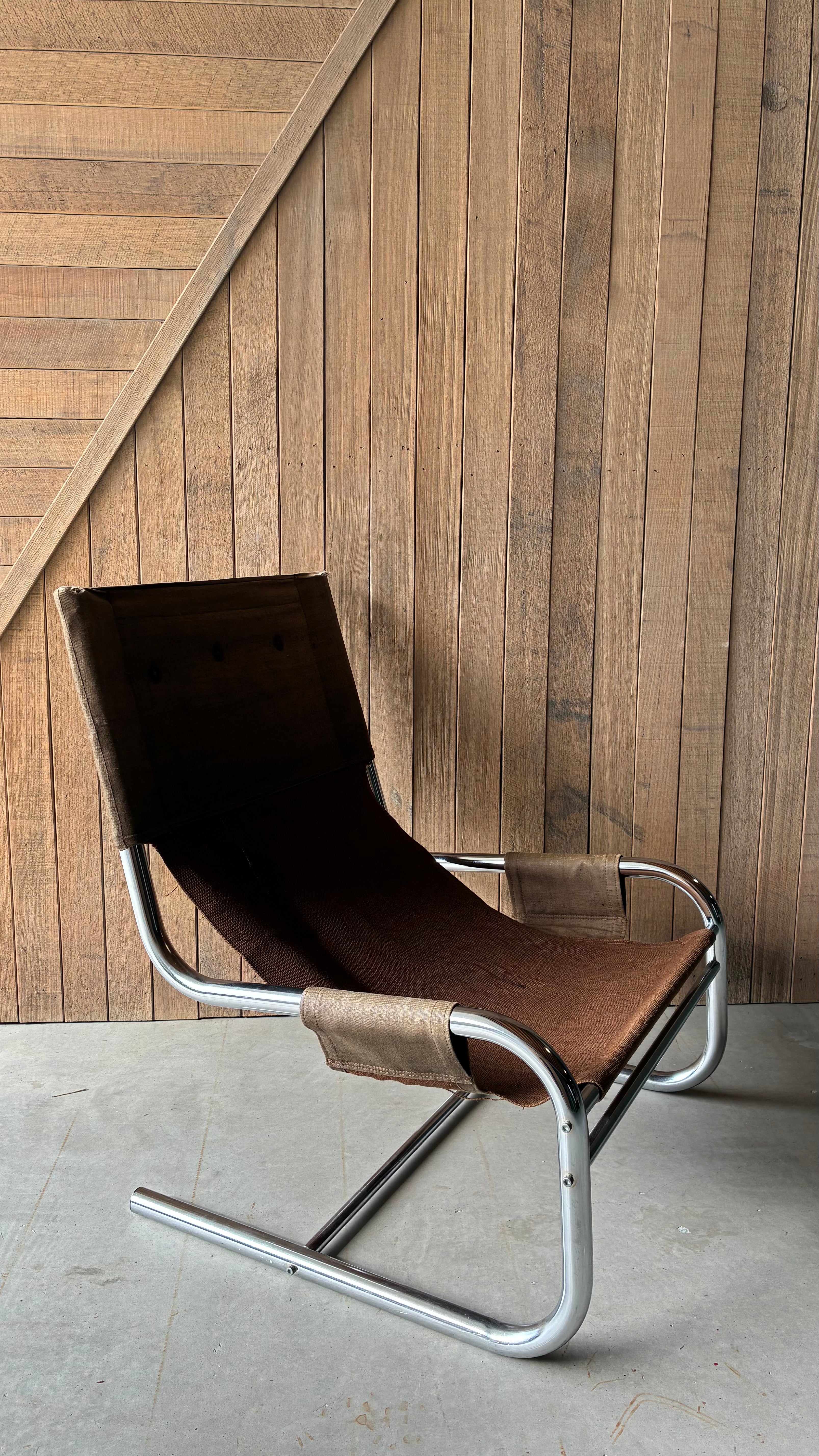 CANTILEVER LOUNGE CHAIR