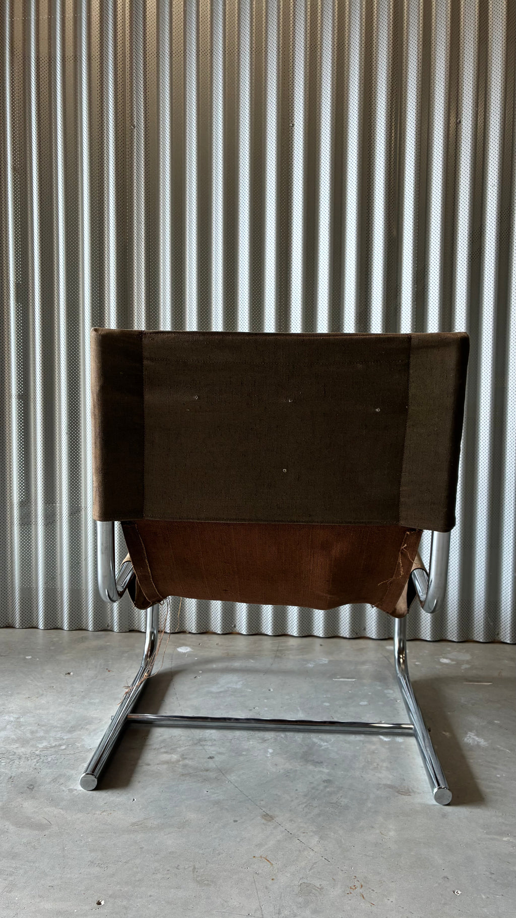 CANTILEVER LOUNGE CHAIR