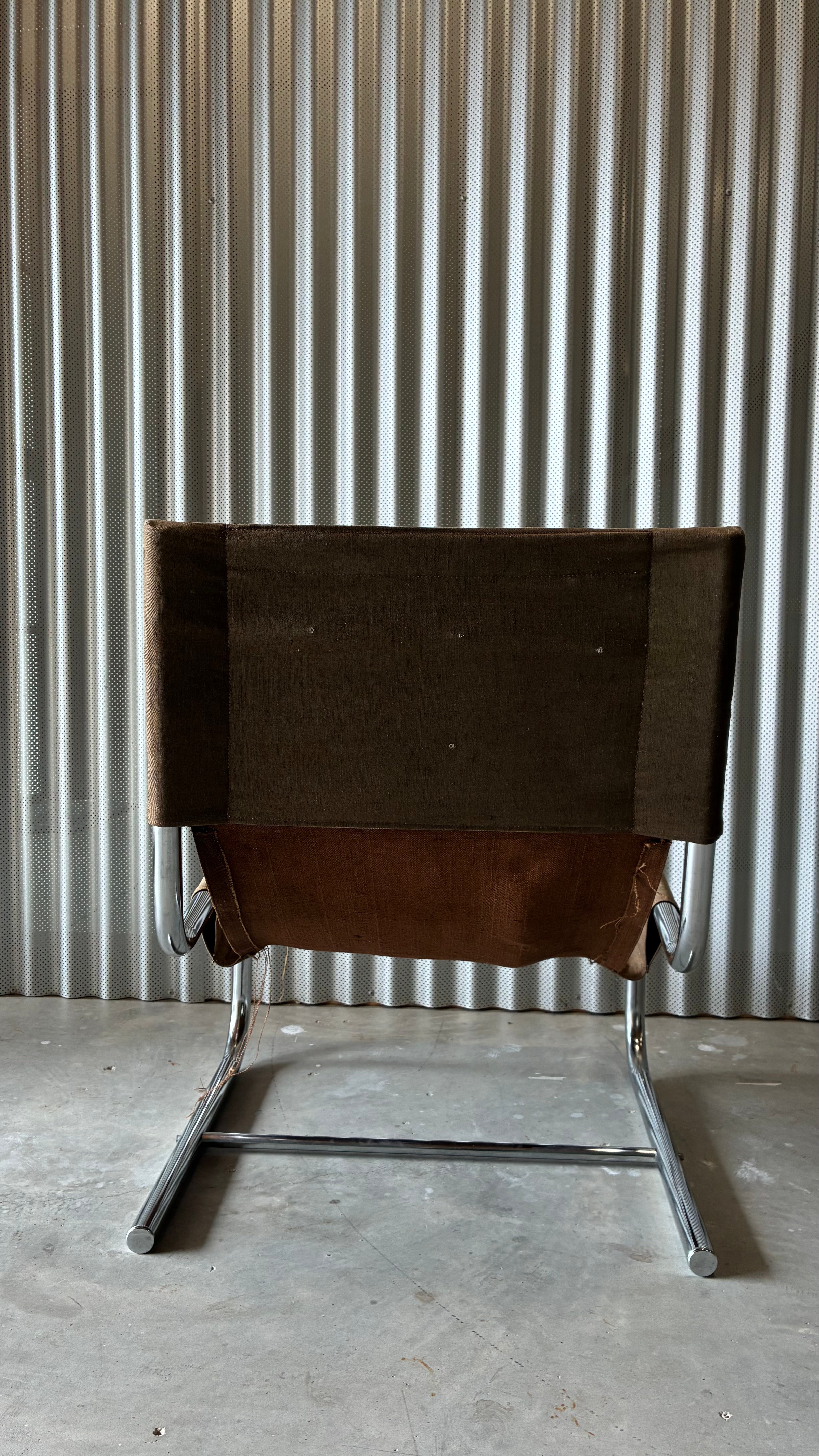 CANTILEVER LOUNGE CHAIR