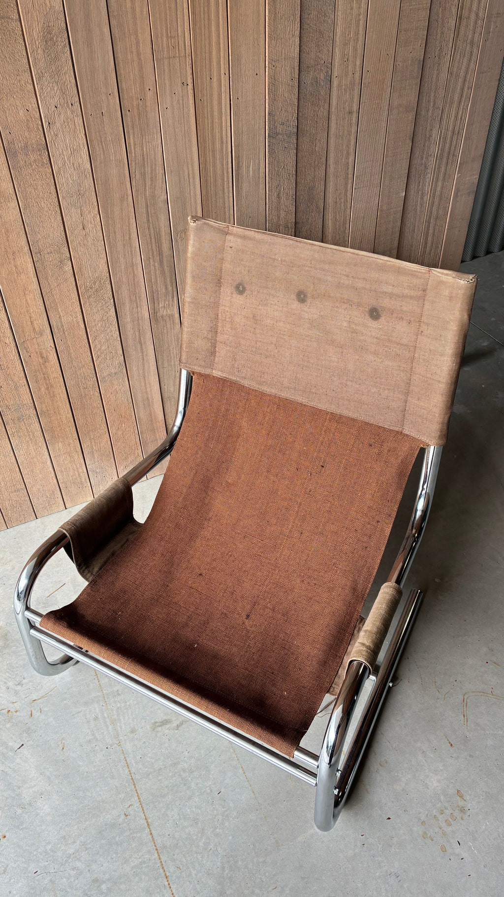 CANTILEVER LOUNGE CHAIR
