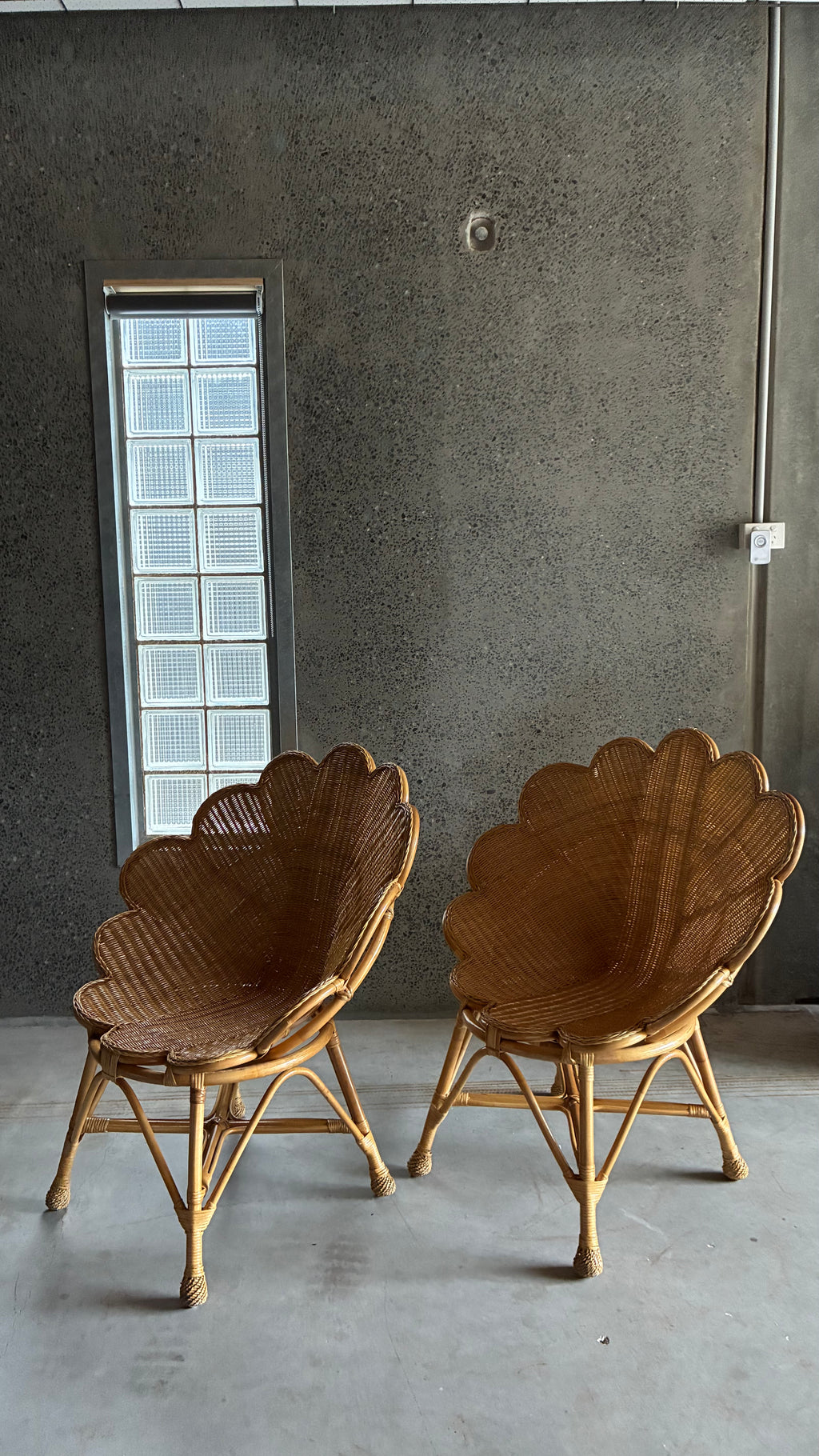 VINTAGE RATTAN SHELL CHAIR