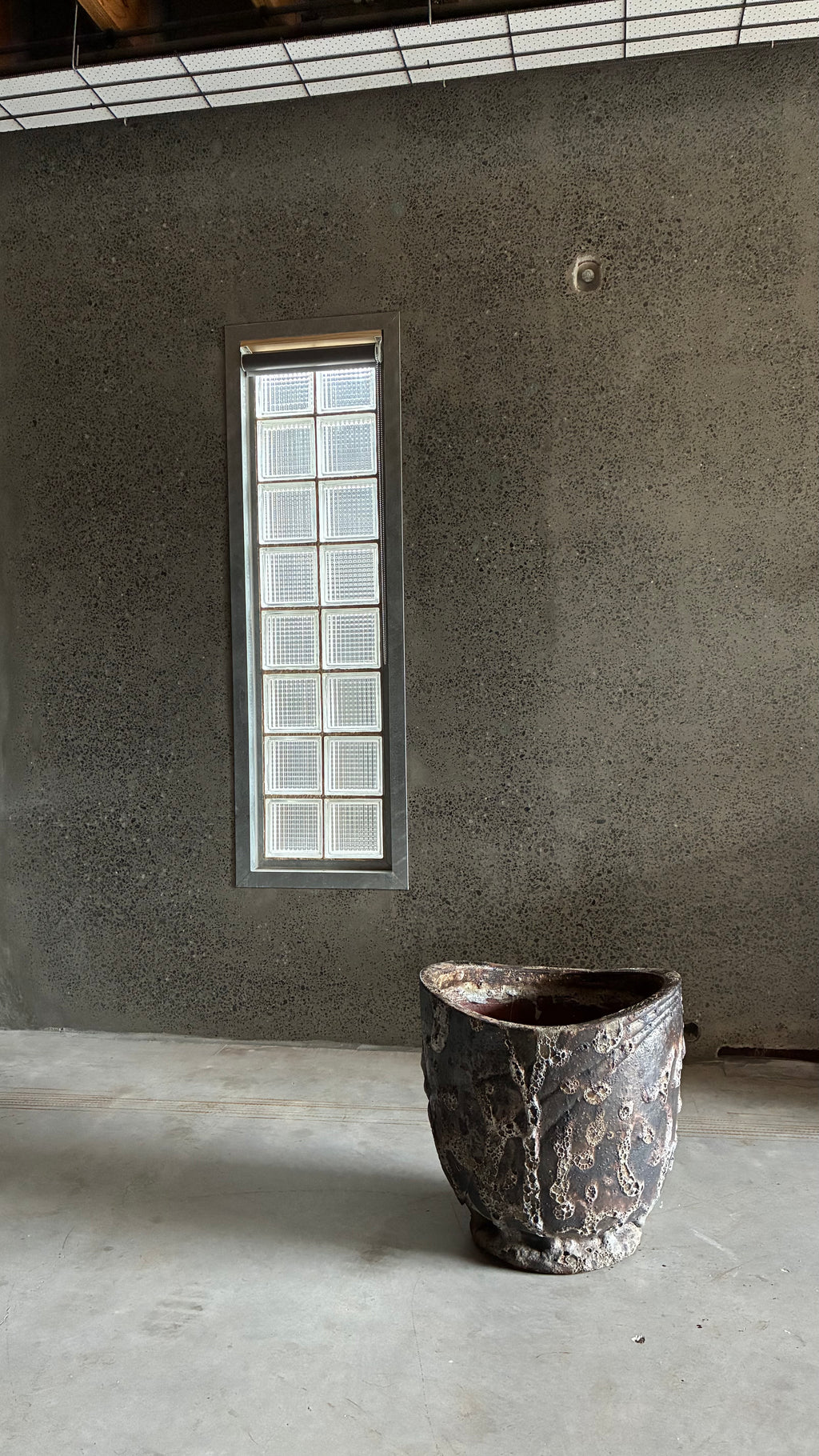 BRUTALIST TERRACOTTA VESSEL