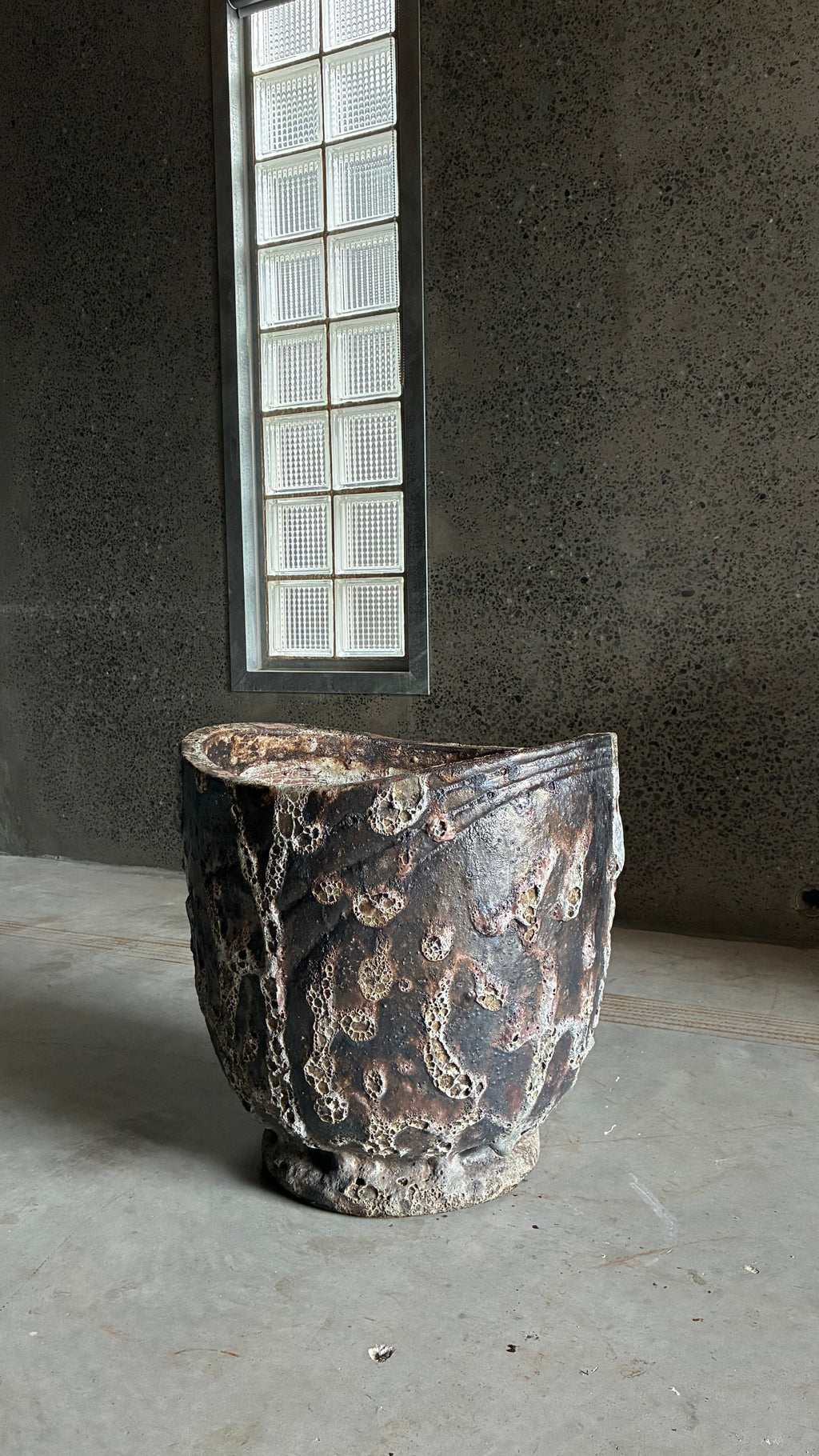 BRUTALIST TERRACOTTA VESSEL