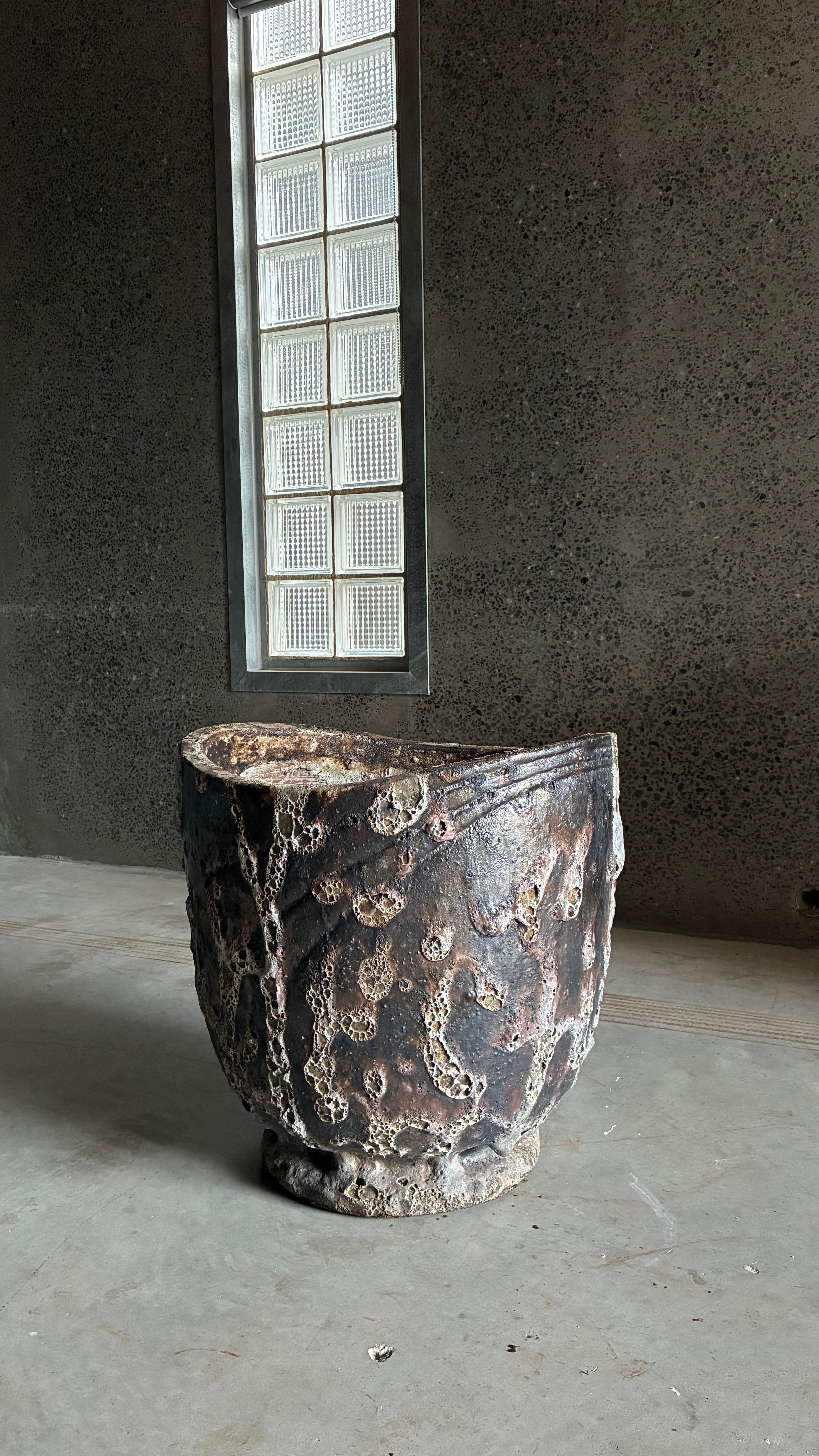 BRUTALIST TERRACOTTA VESSEL