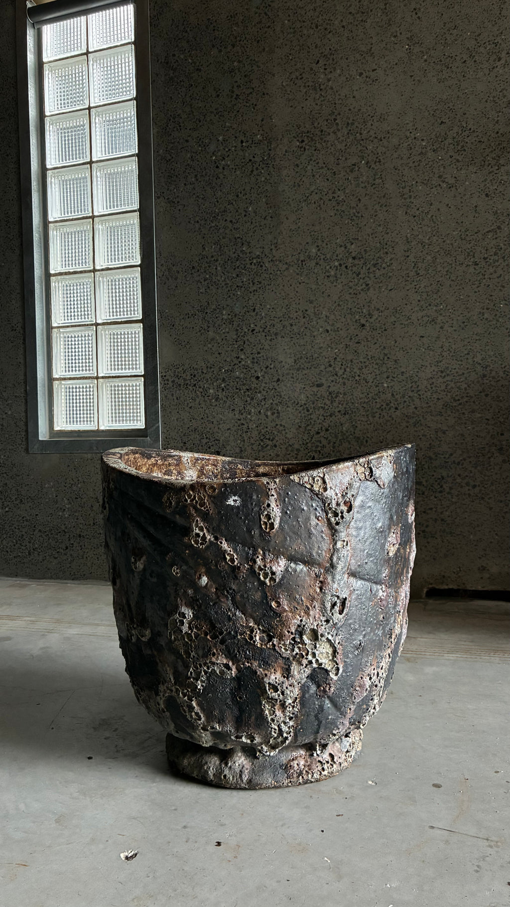 BRUTALIST TERRACOTTA VESSEL