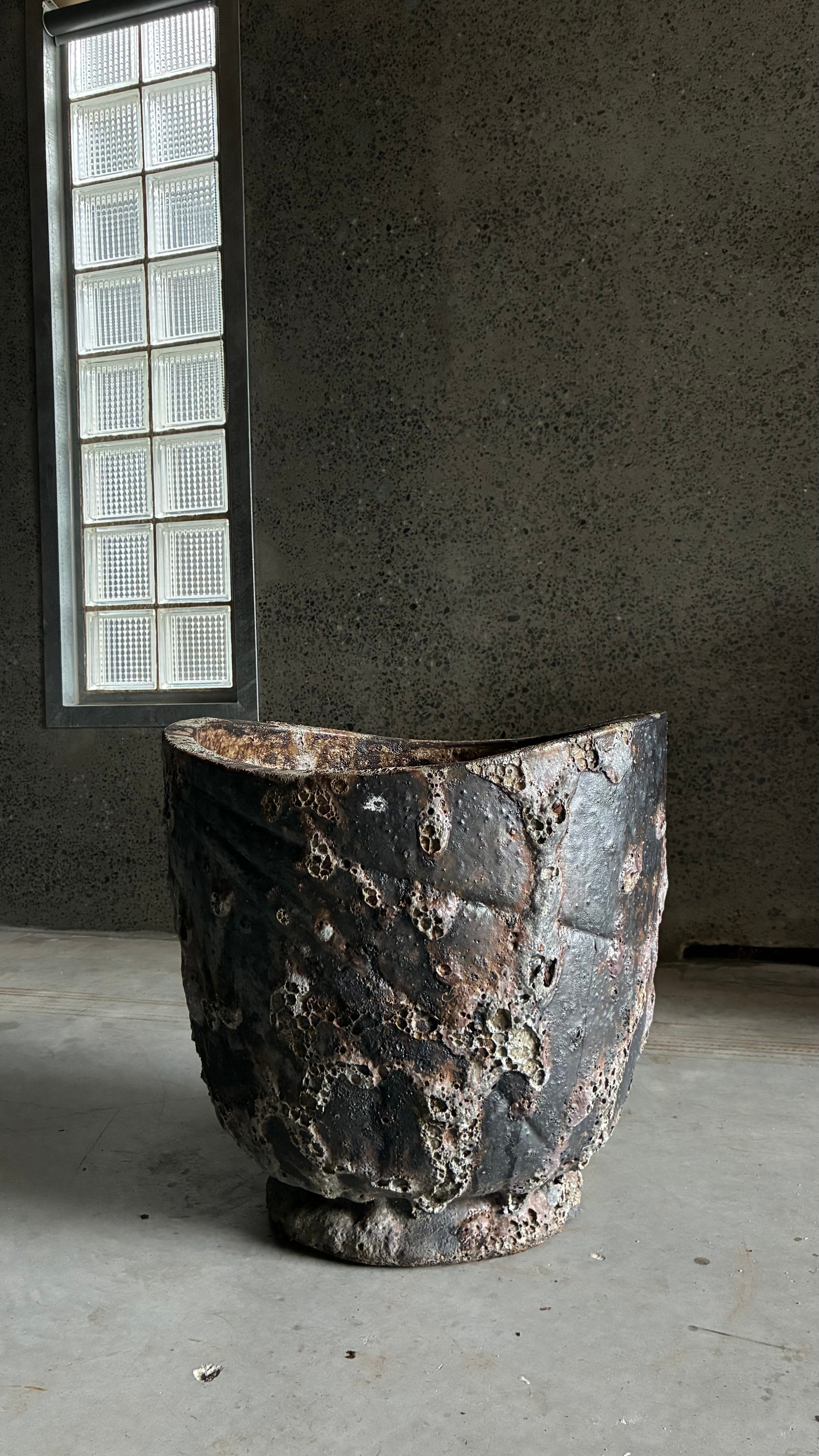 BRUTALIST TERRACOTTA VESSEL