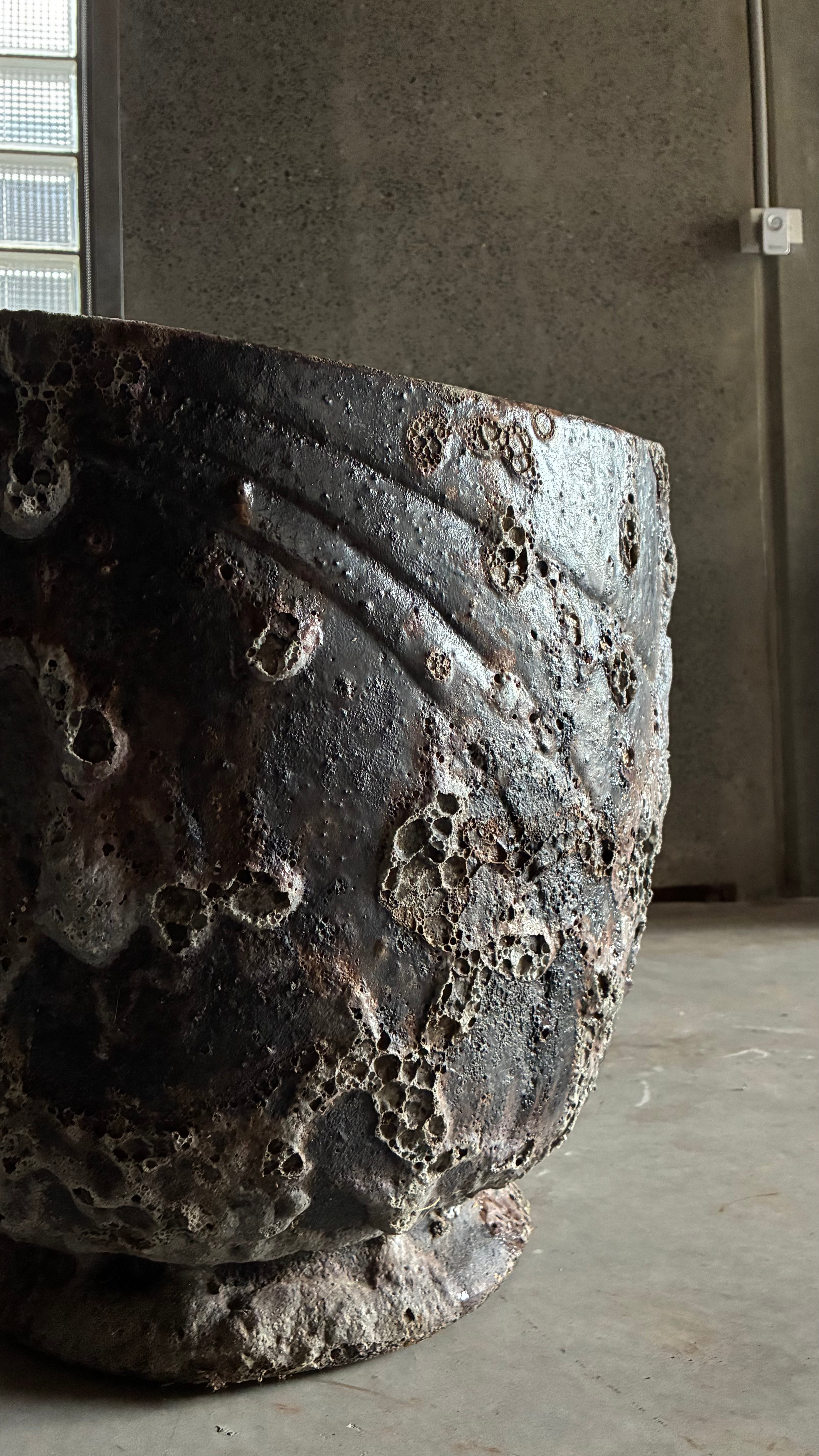 BRUTALIST TERRACOTTA VESSEL