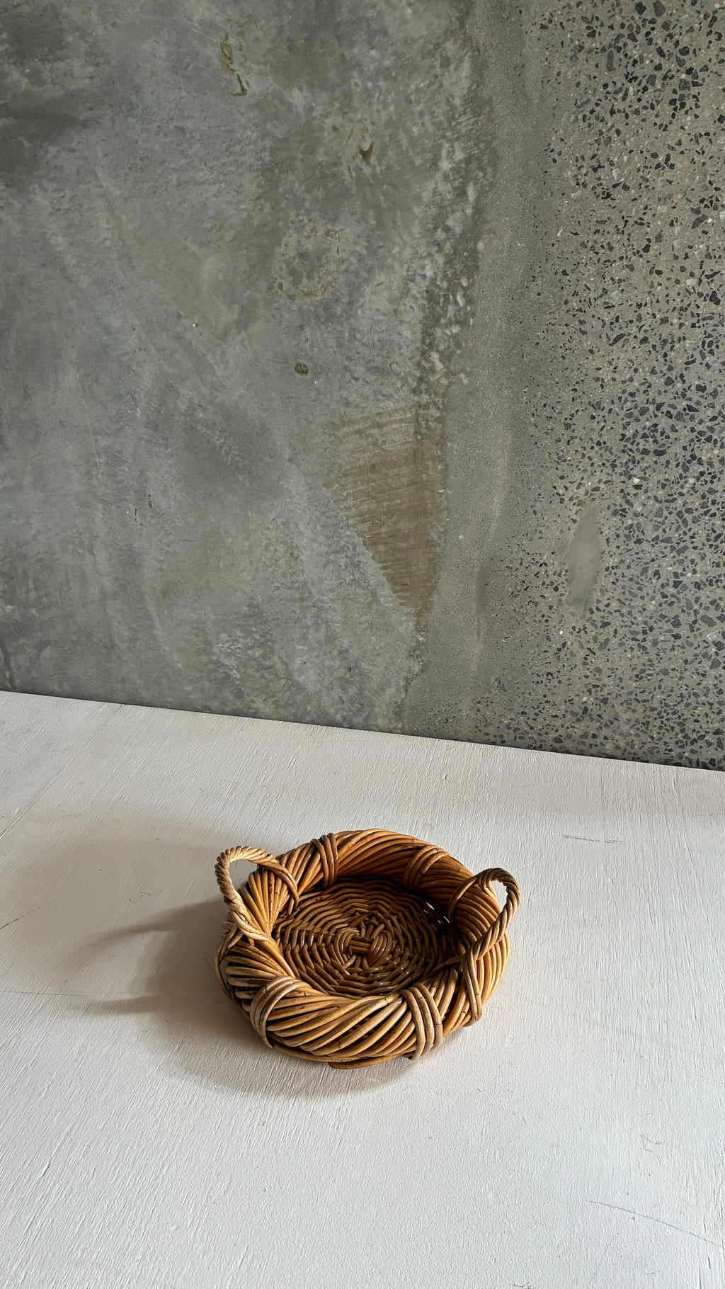 VINTAGE JAPANESE RATTAN SPIRAL TRAY 1960s